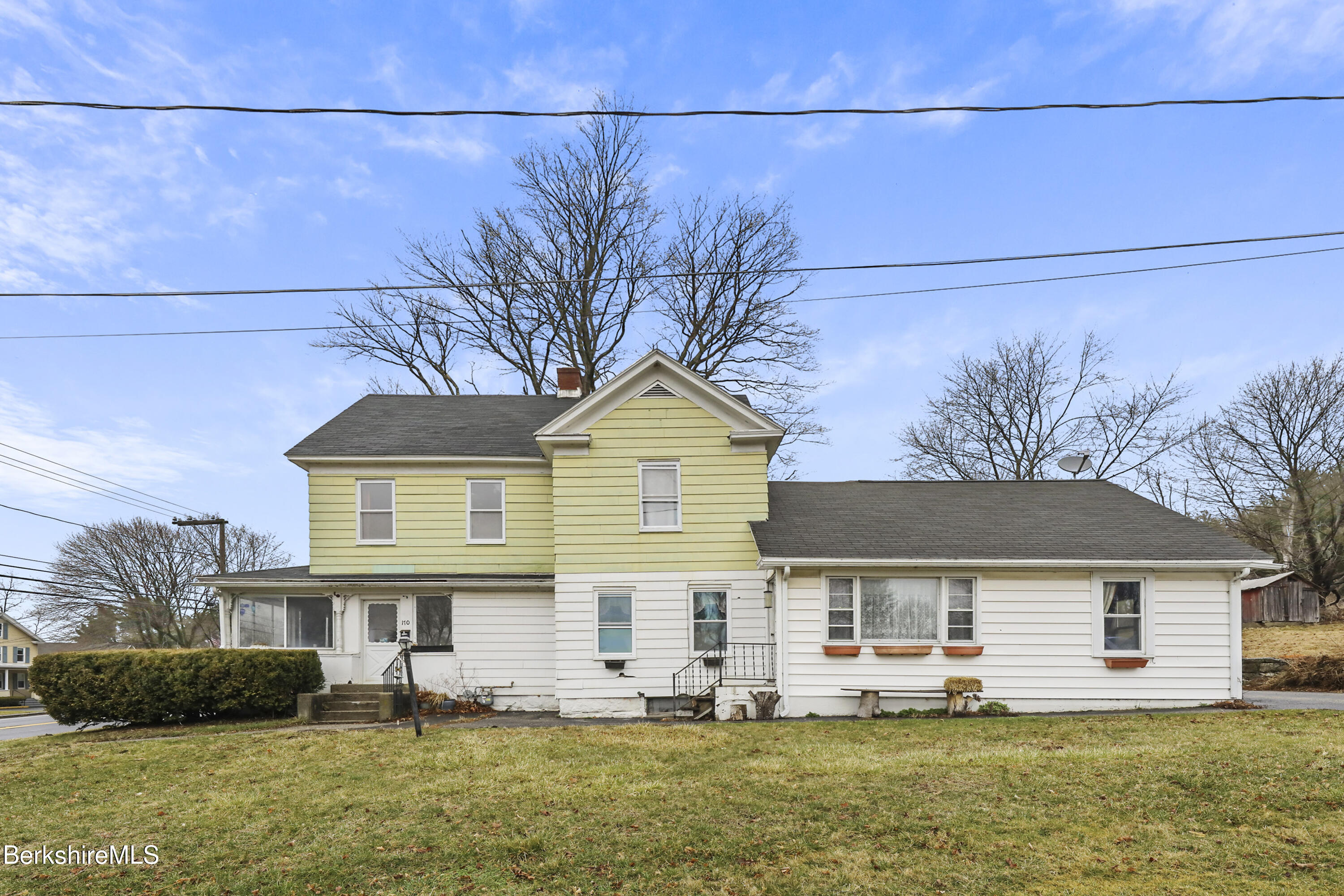 Lee, Massachusetts 01238, United States, 4 Bedrooms Bedrooms, ,2 BathroomsBathrooms,Residential,Pending,102086