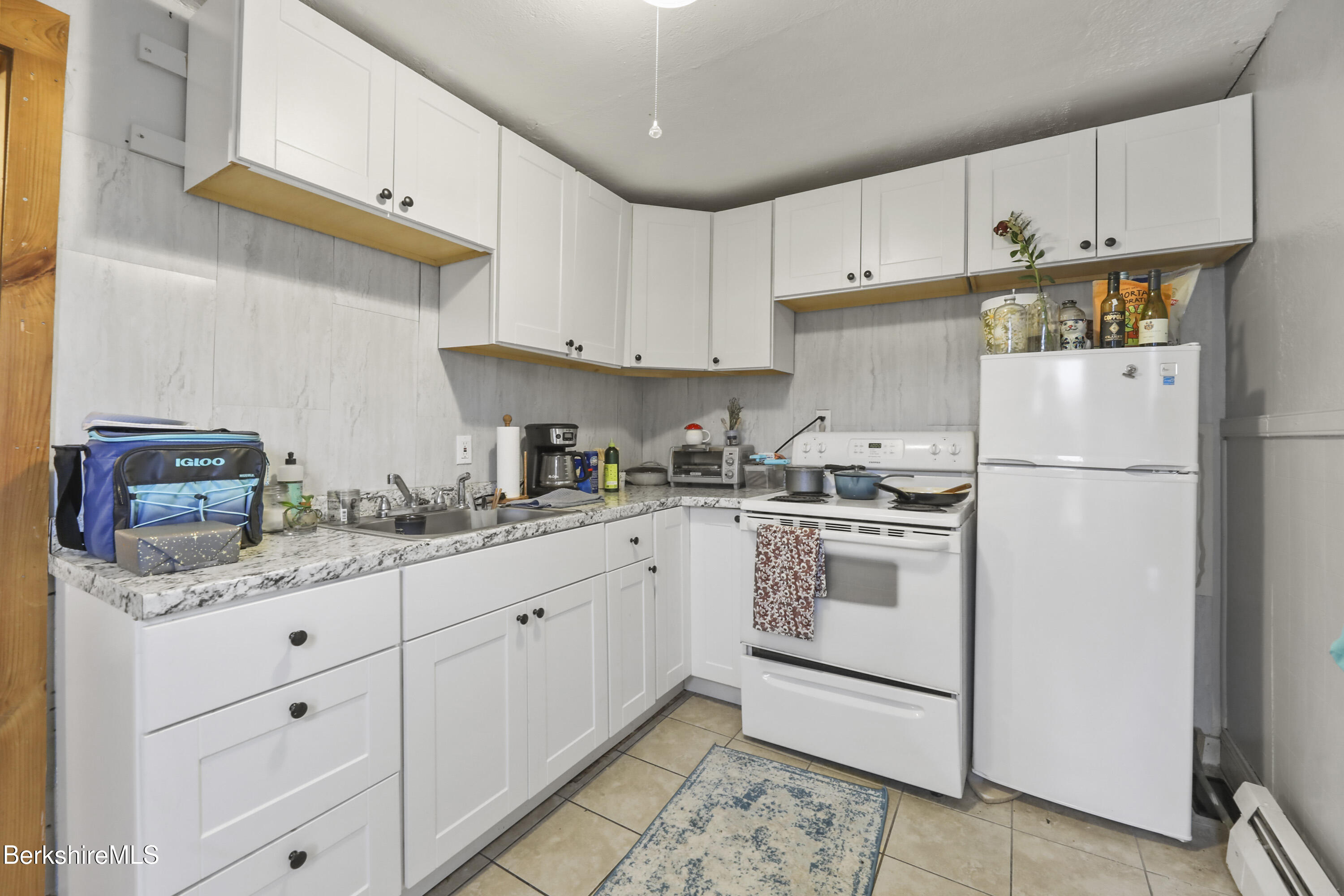 Lee, Massachusetts 01238, United States, 4 Bedrooms Bedrooms, ,2 BathroomsBathrooms,Residential,Pending,102086