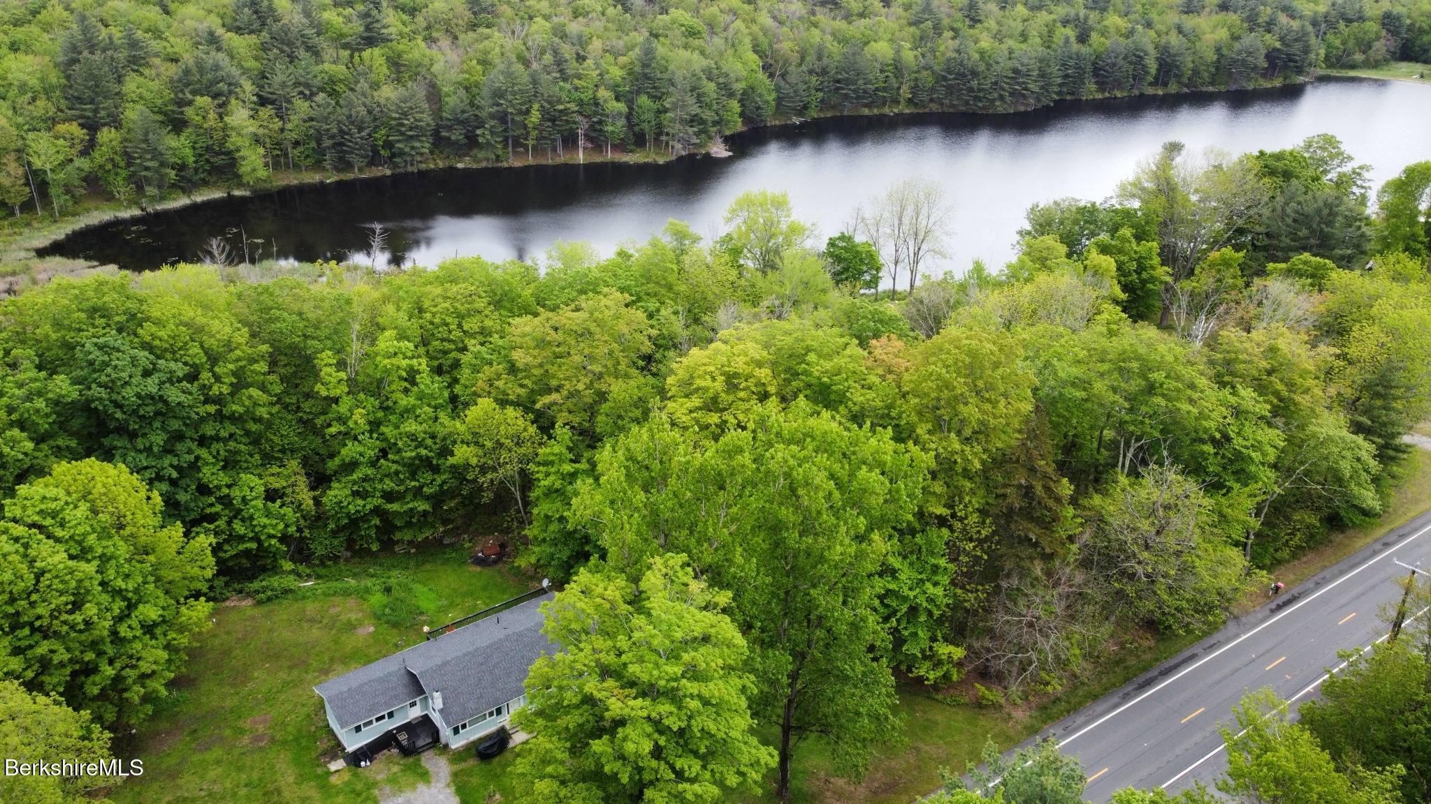 732 Main St, Becket, Massachusetts image 1