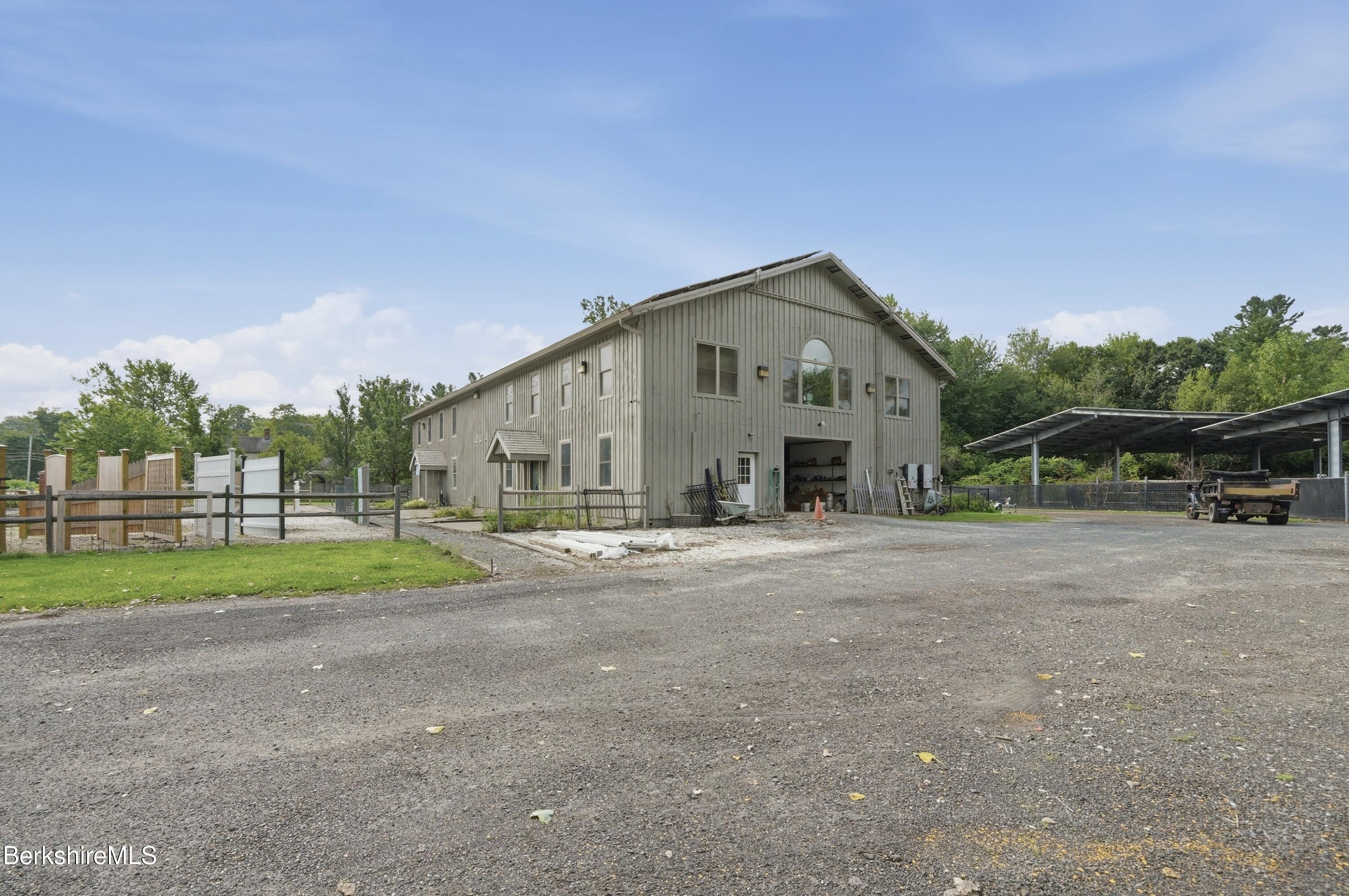 560 S Main St