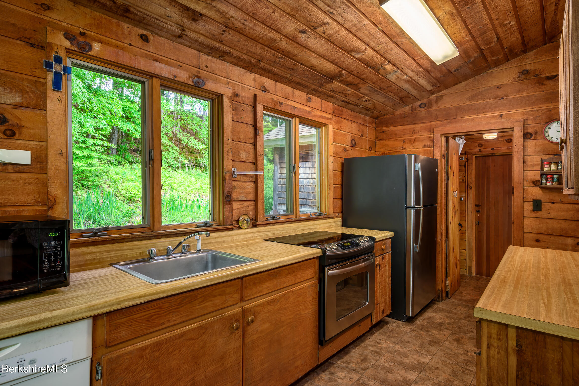 411 Bressett Rd, Williamstown, Massachusetts image 12