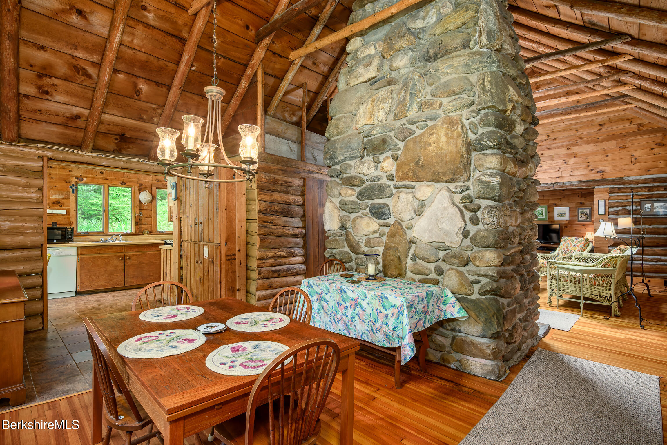 411 Bressett Rd, Williamstown, Massachusetts image 9