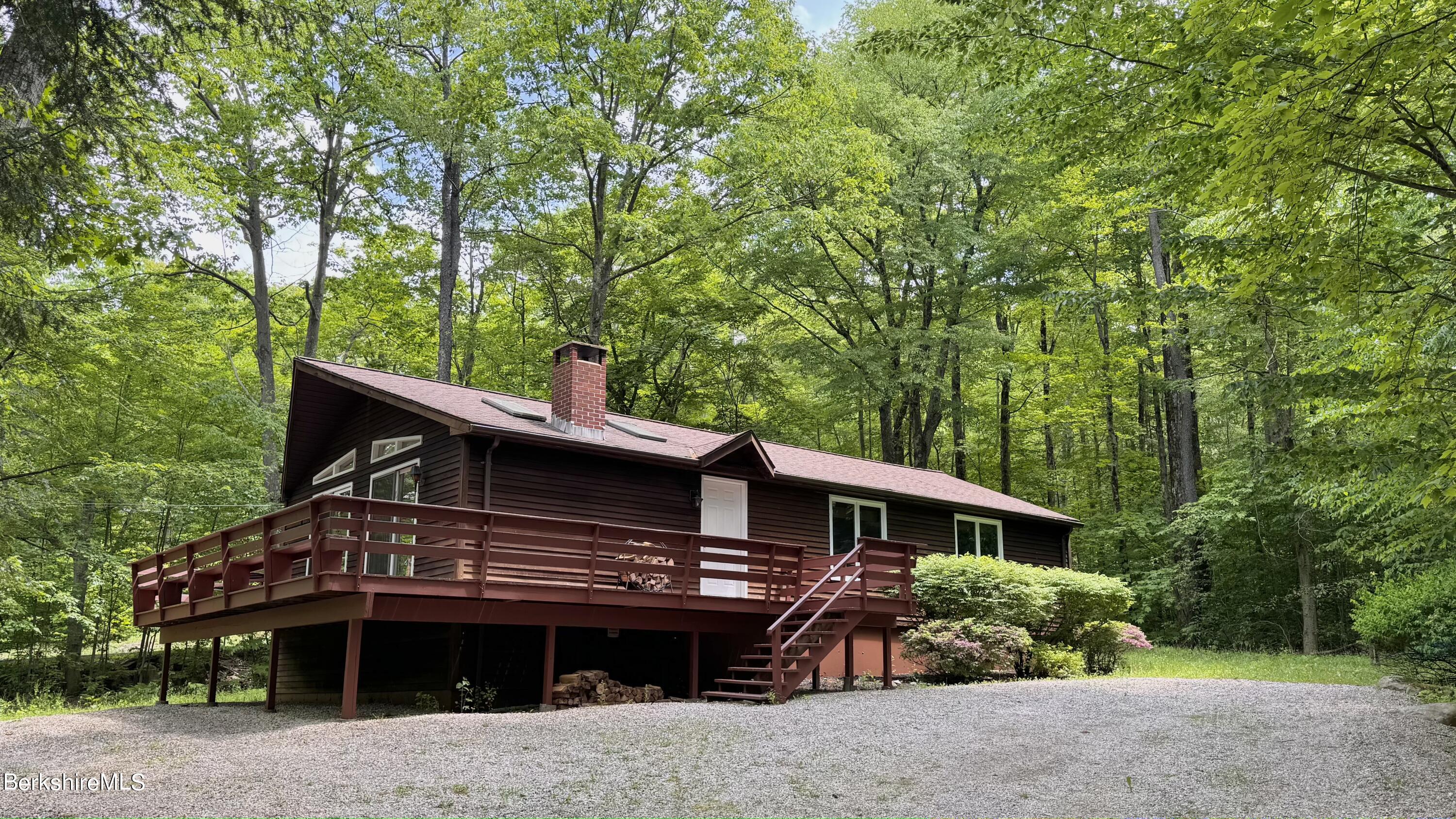 15 Elk Dr, Lee, Massachusetts image 1