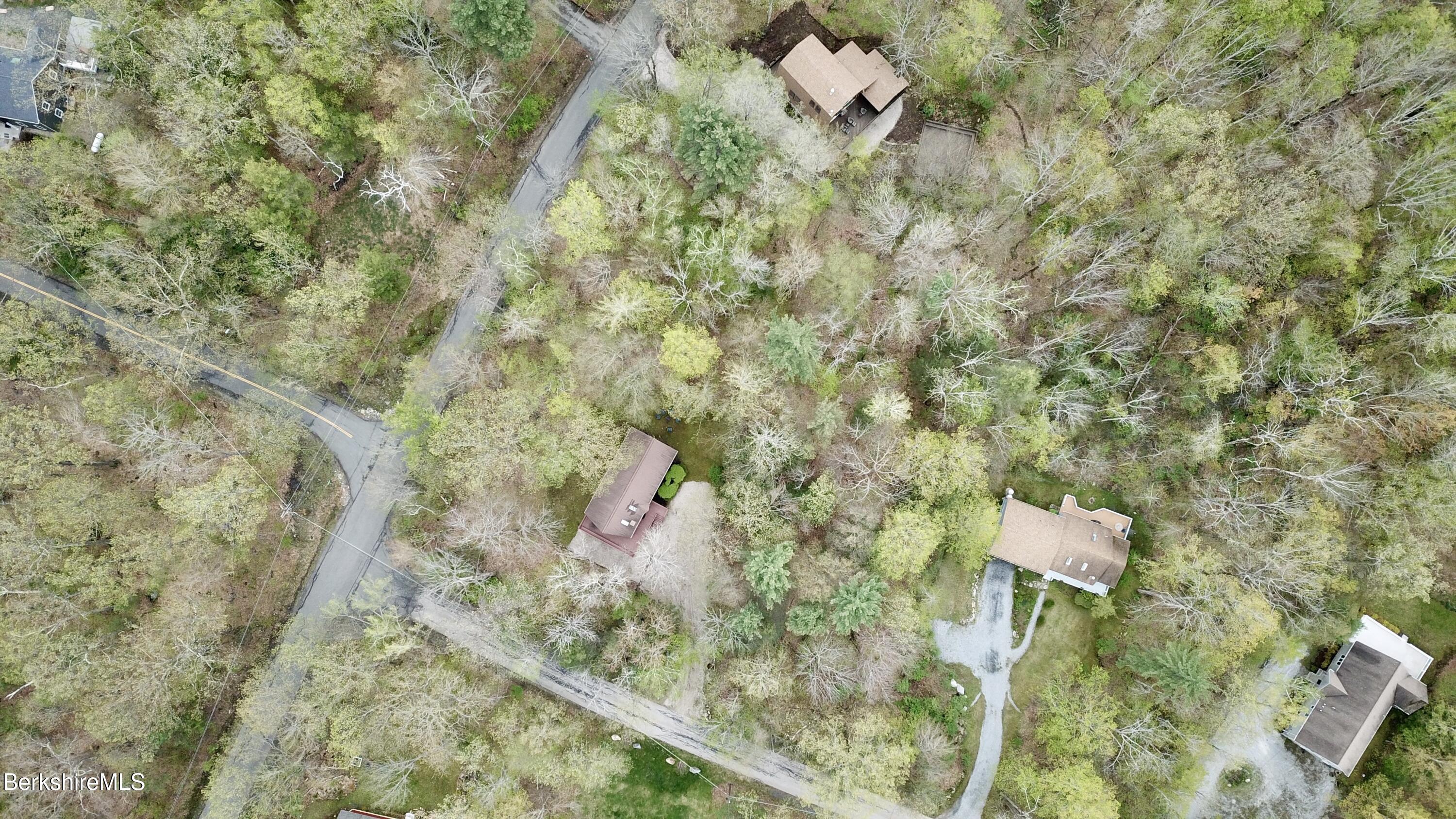 15 Elk Dr, Lee, Massachusetts image 37