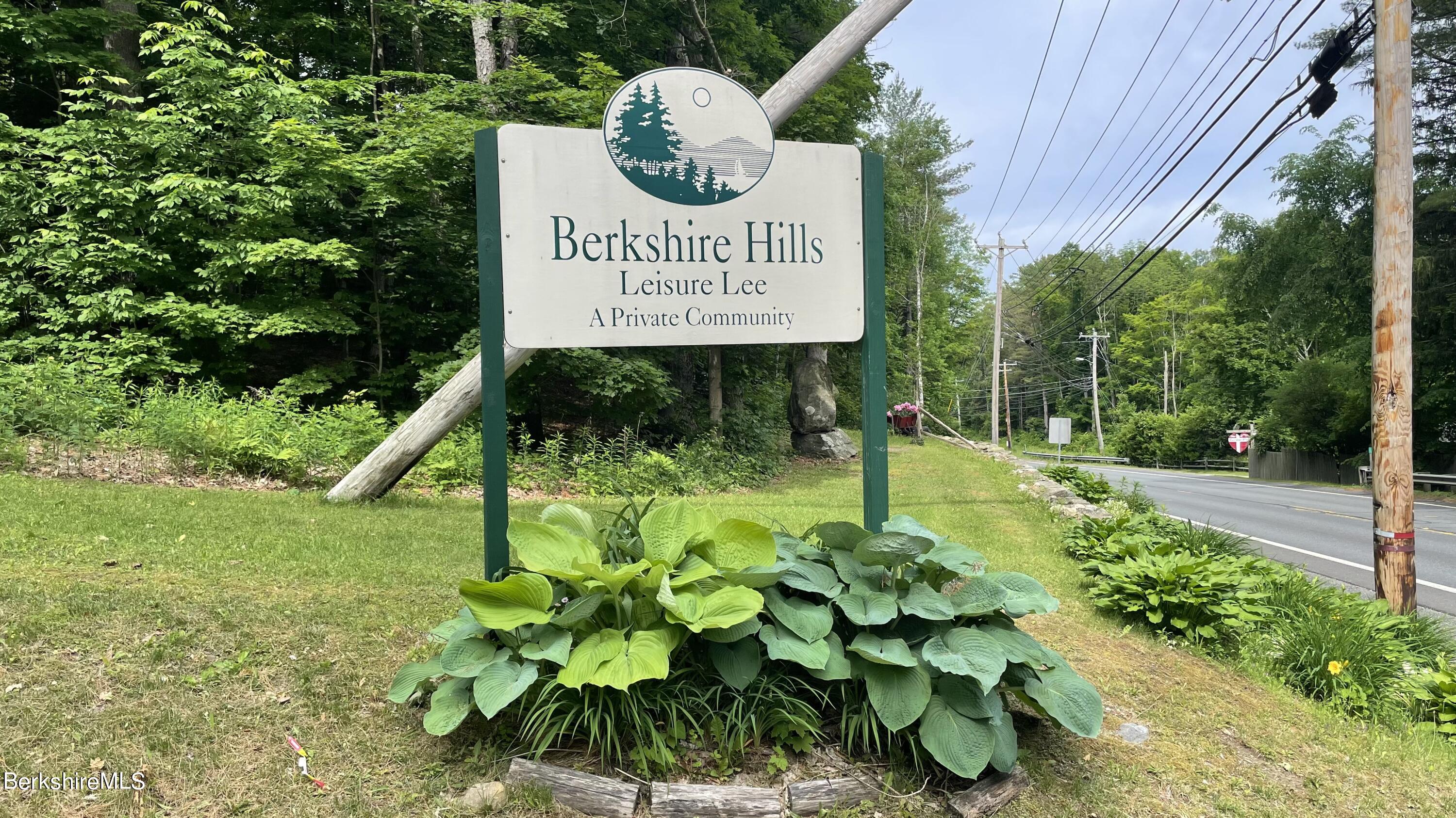 15 Elk Dr, Lee, Massachusetts image 37