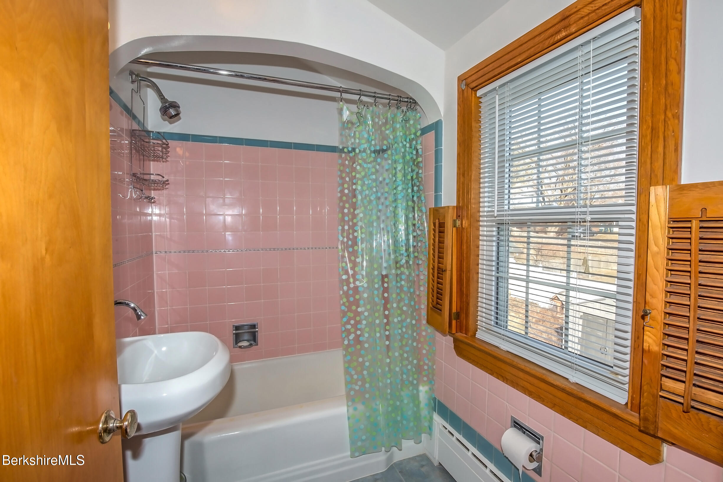 6 Margerie St, Lee, Massachusetts image 26