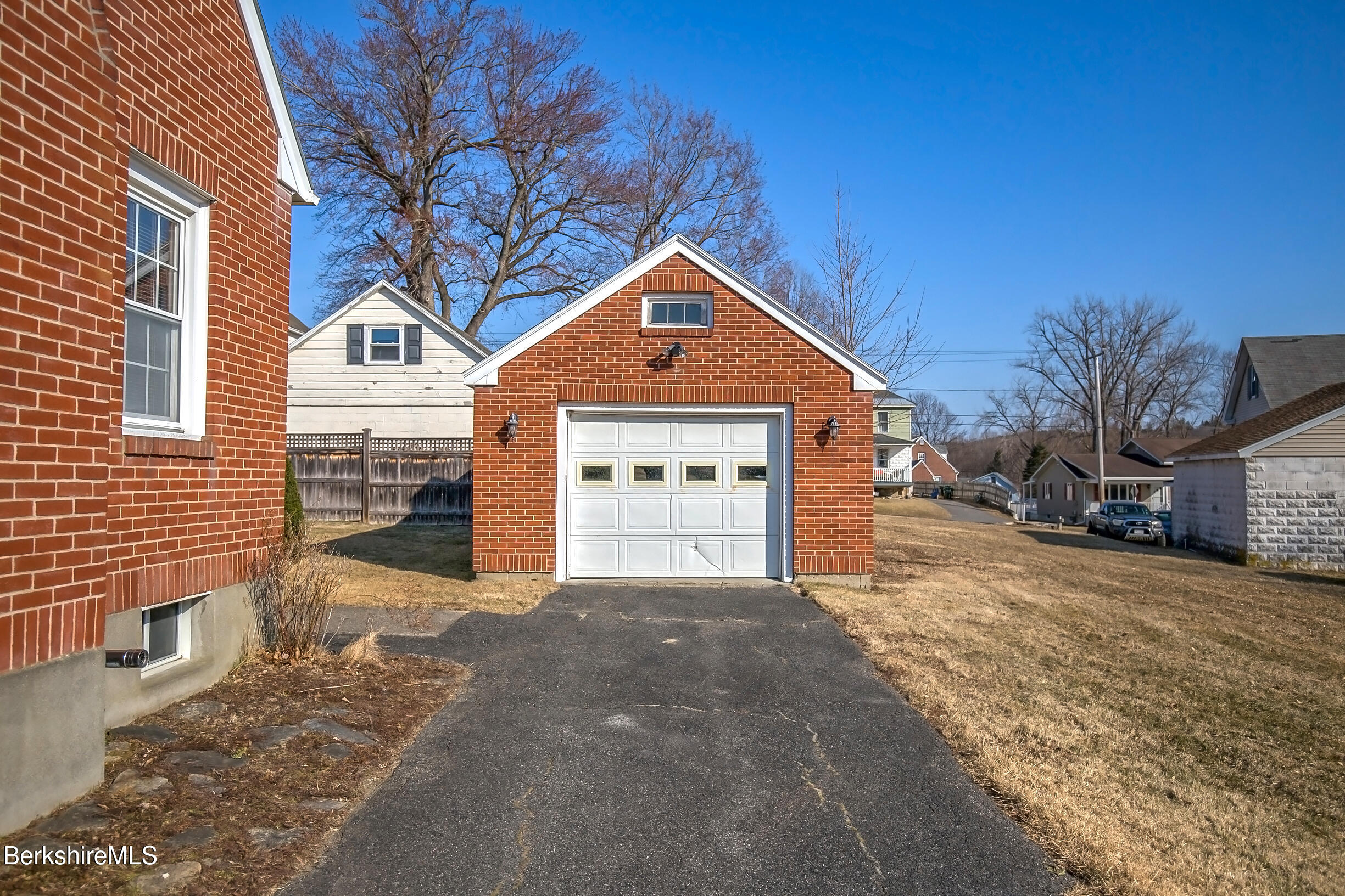 6 Margerie St, Lee, Massachusetts image 28