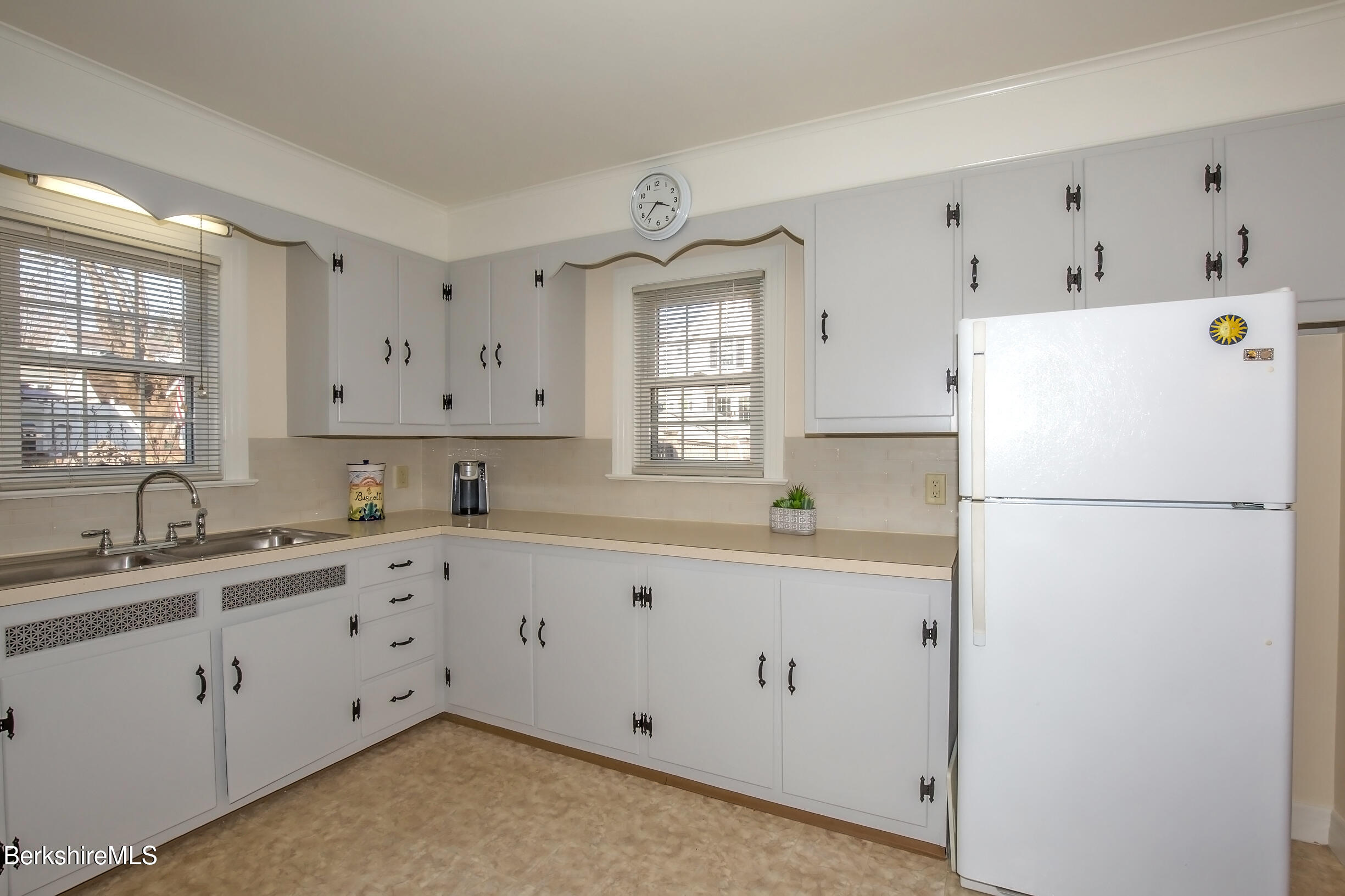 6 Margerie St, Lee, Massachusetts image 9