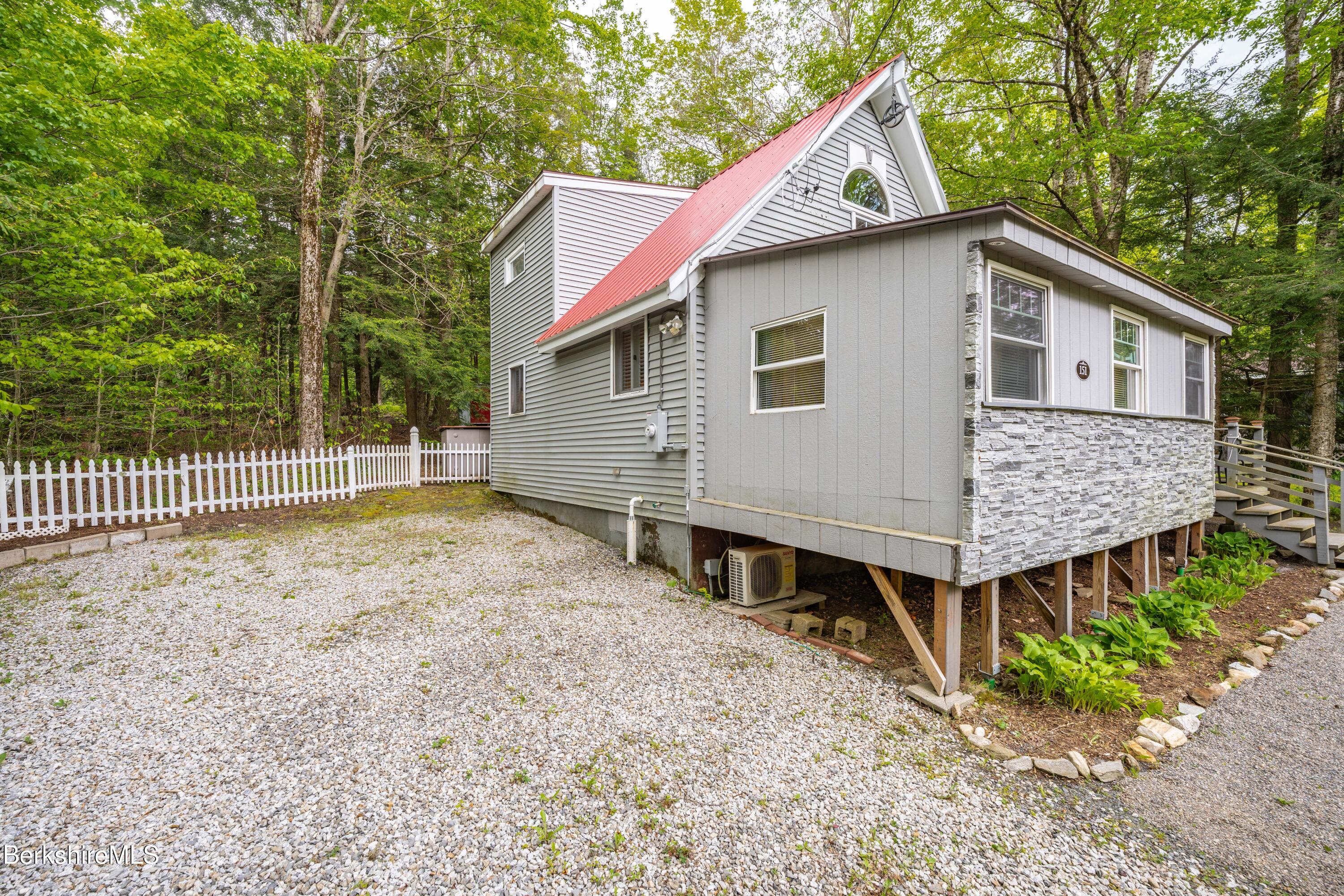 151 Excalibur Dr, Becket, Massachusetts image 25
