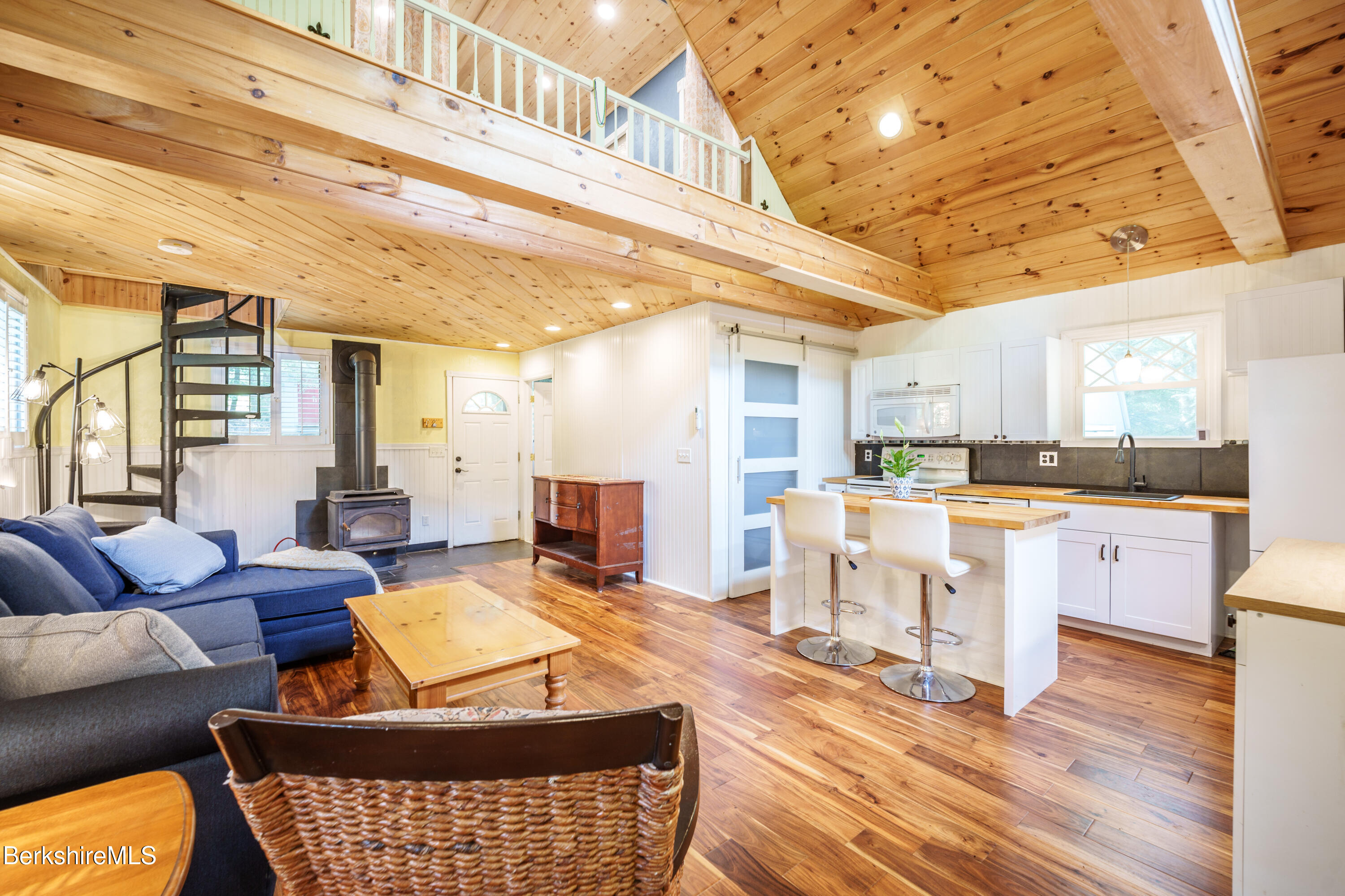 151 Excalibur Dr, Becket, Massachusetts image 3