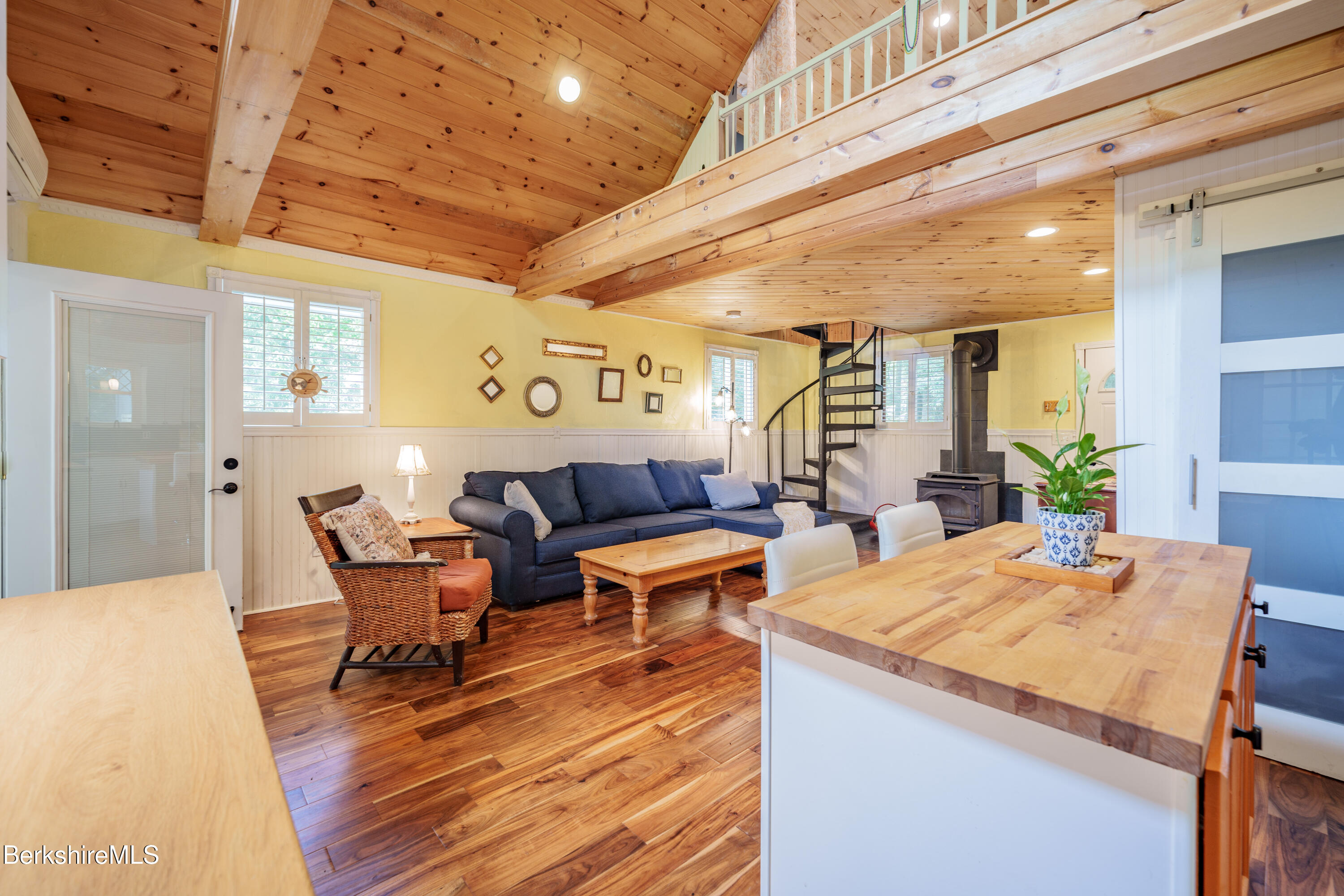 151 Excalibur Dr, Becket, Massachusetts image 8