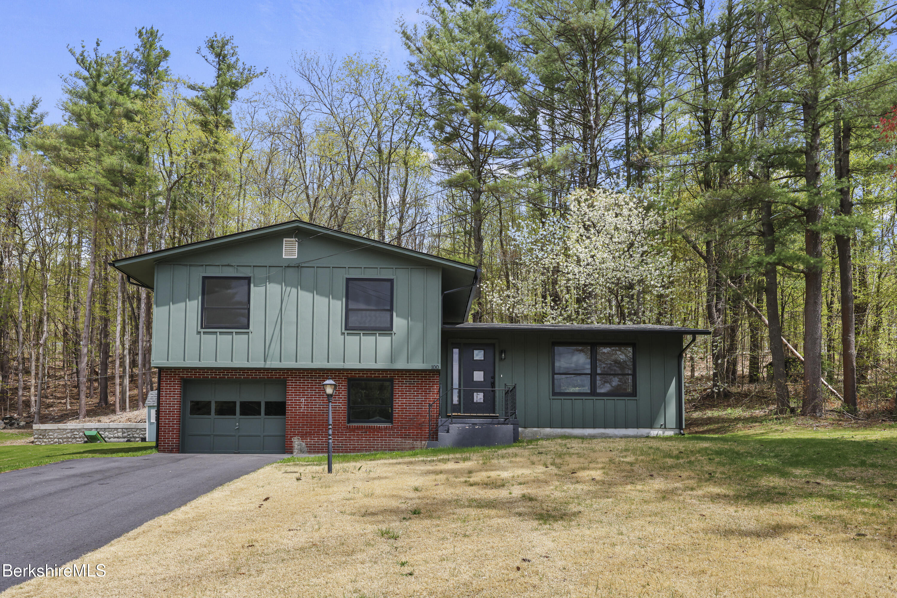 100 Autumn Dr, North Adams, Massachusetts image 1