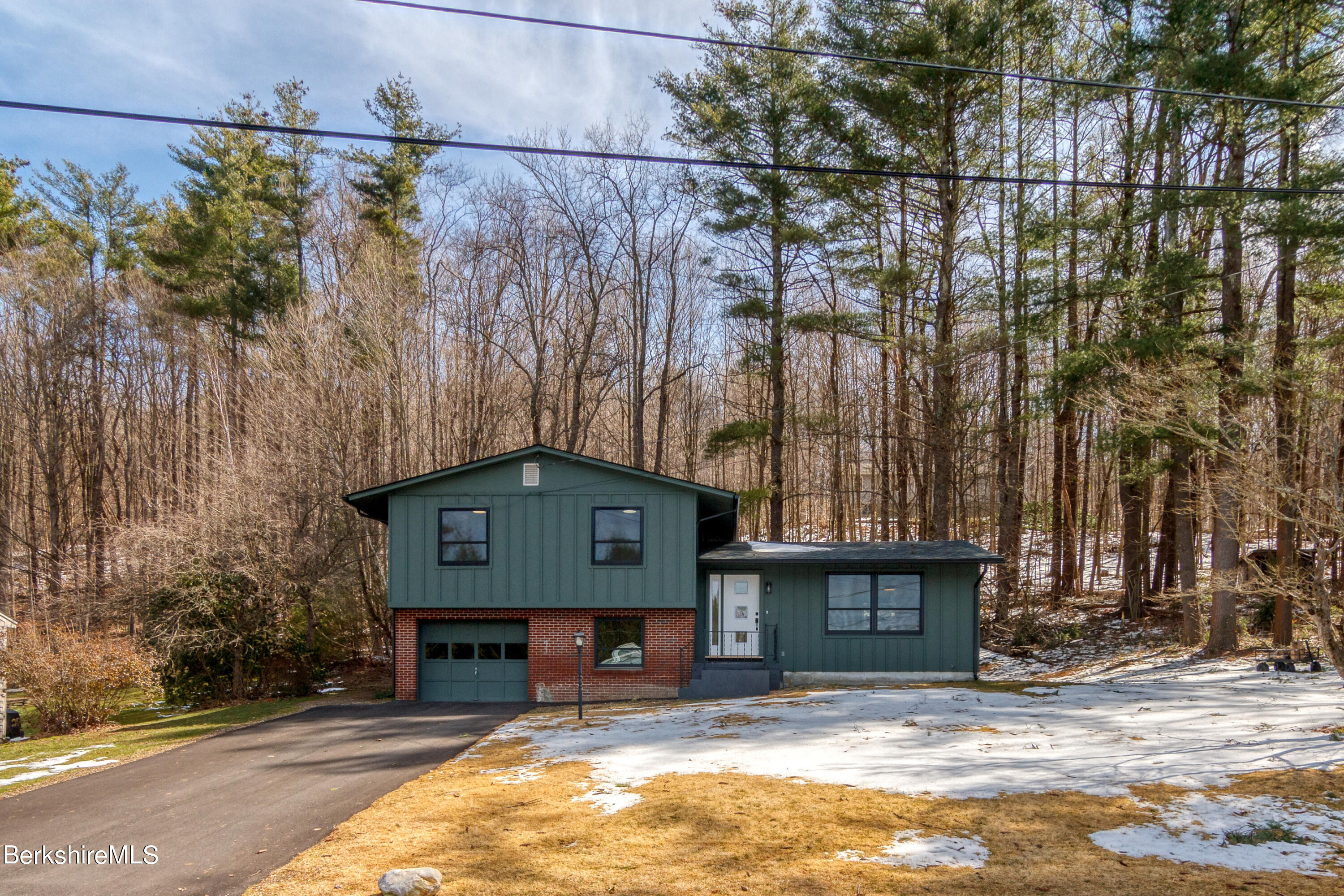 100 Autumn Dr, North Adams, Massachusetts image 2