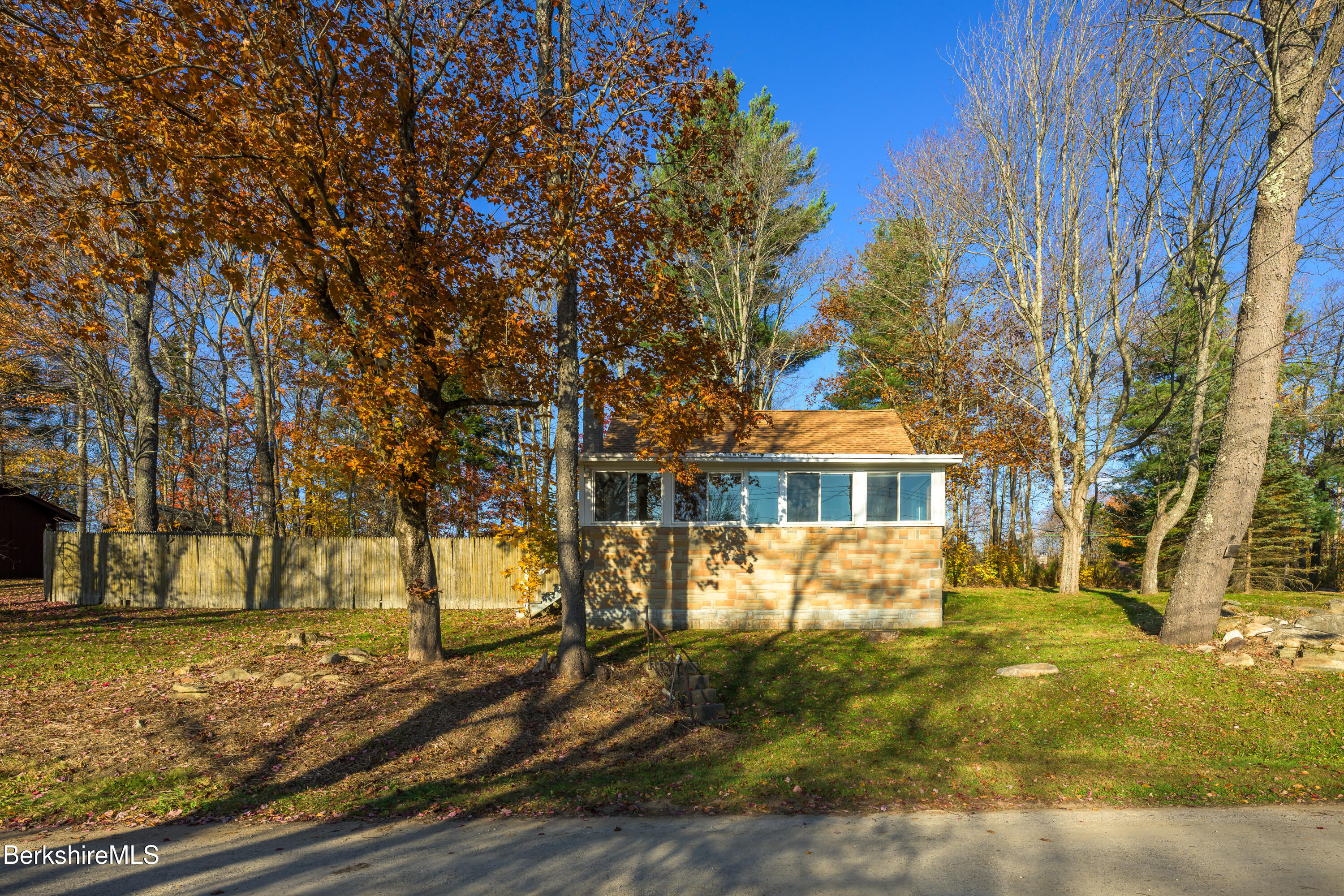 234 Ashmere Dr, Hinsdale, Massachusetts image 3