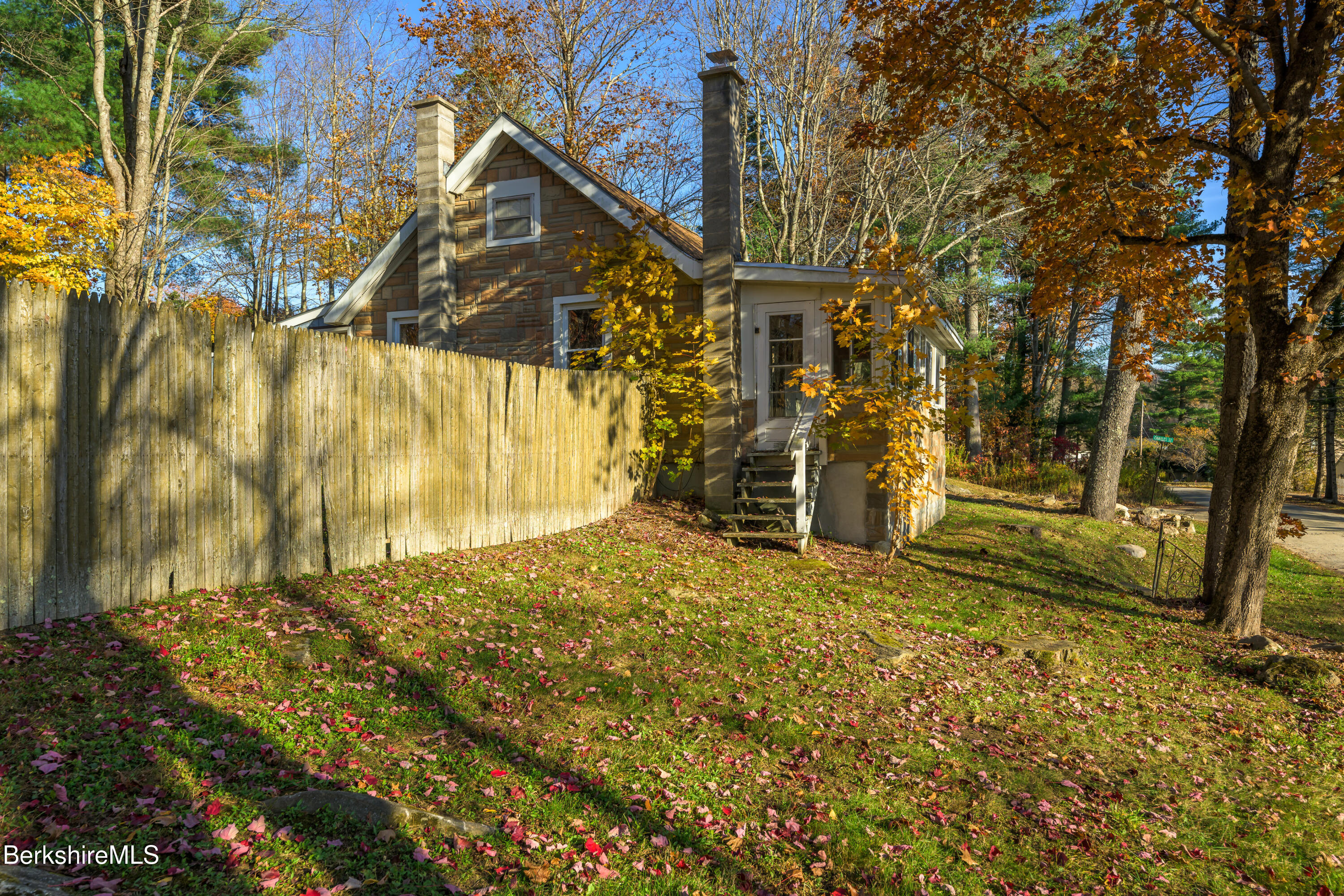 234 Ashmere Dr, Hinsdale, Massachusetts image 4