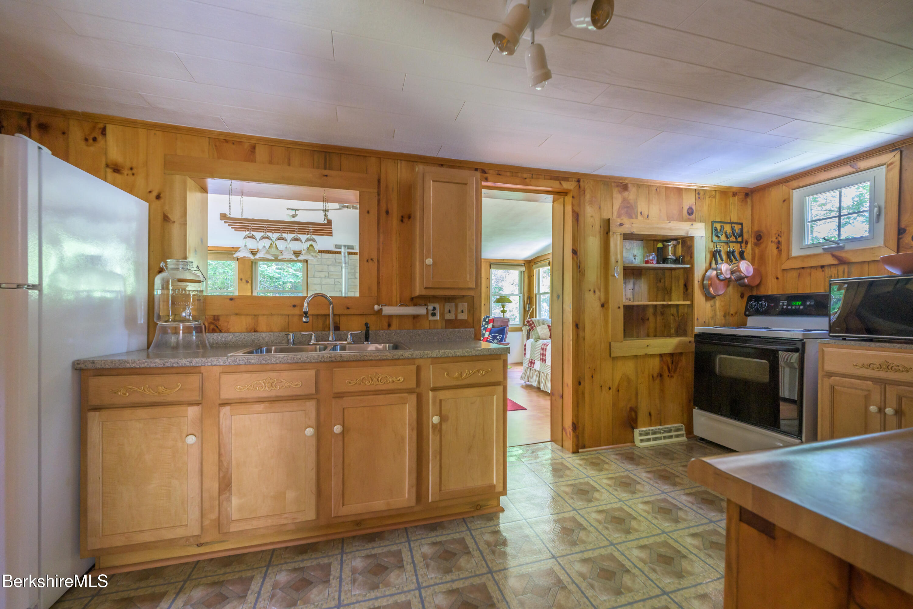 9 & 14 Bear Hill Rd, Hinsdale, Massachusetts image 10