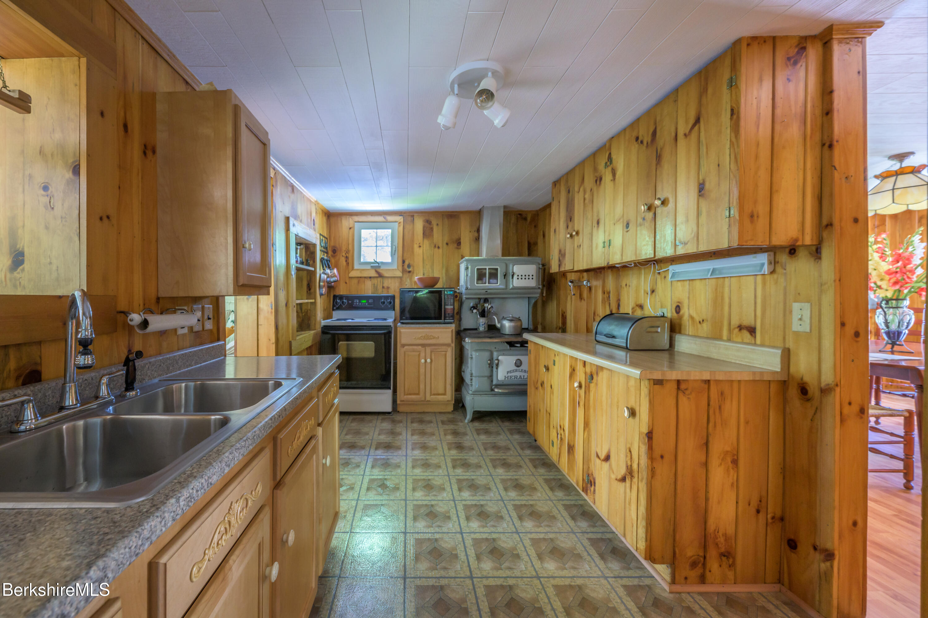 9 & 14 Bear Hill Rd, Hinsdale, Massachusetts image 9