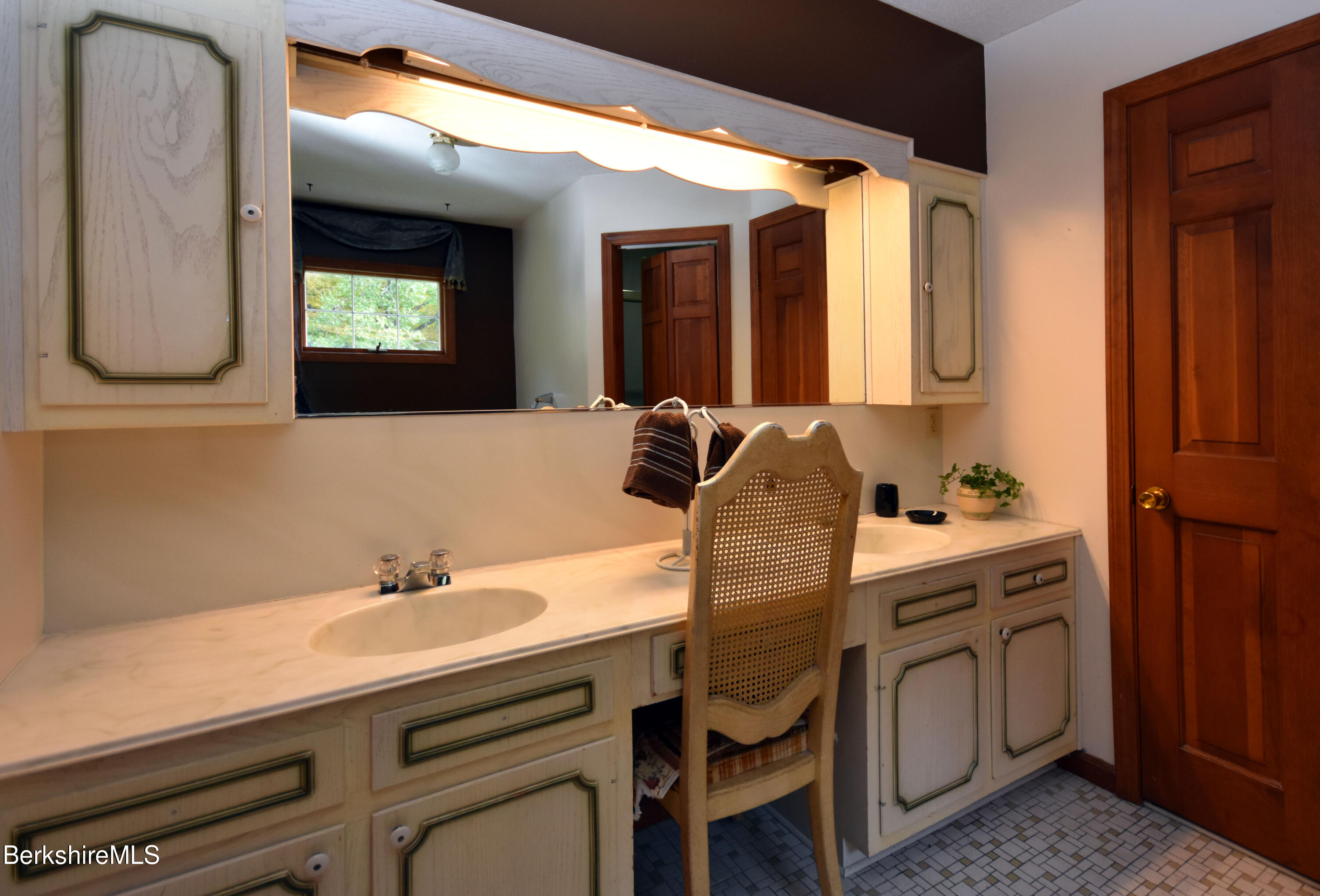 131 Wilshire Dr, Cheshire, Massachusetts image 38