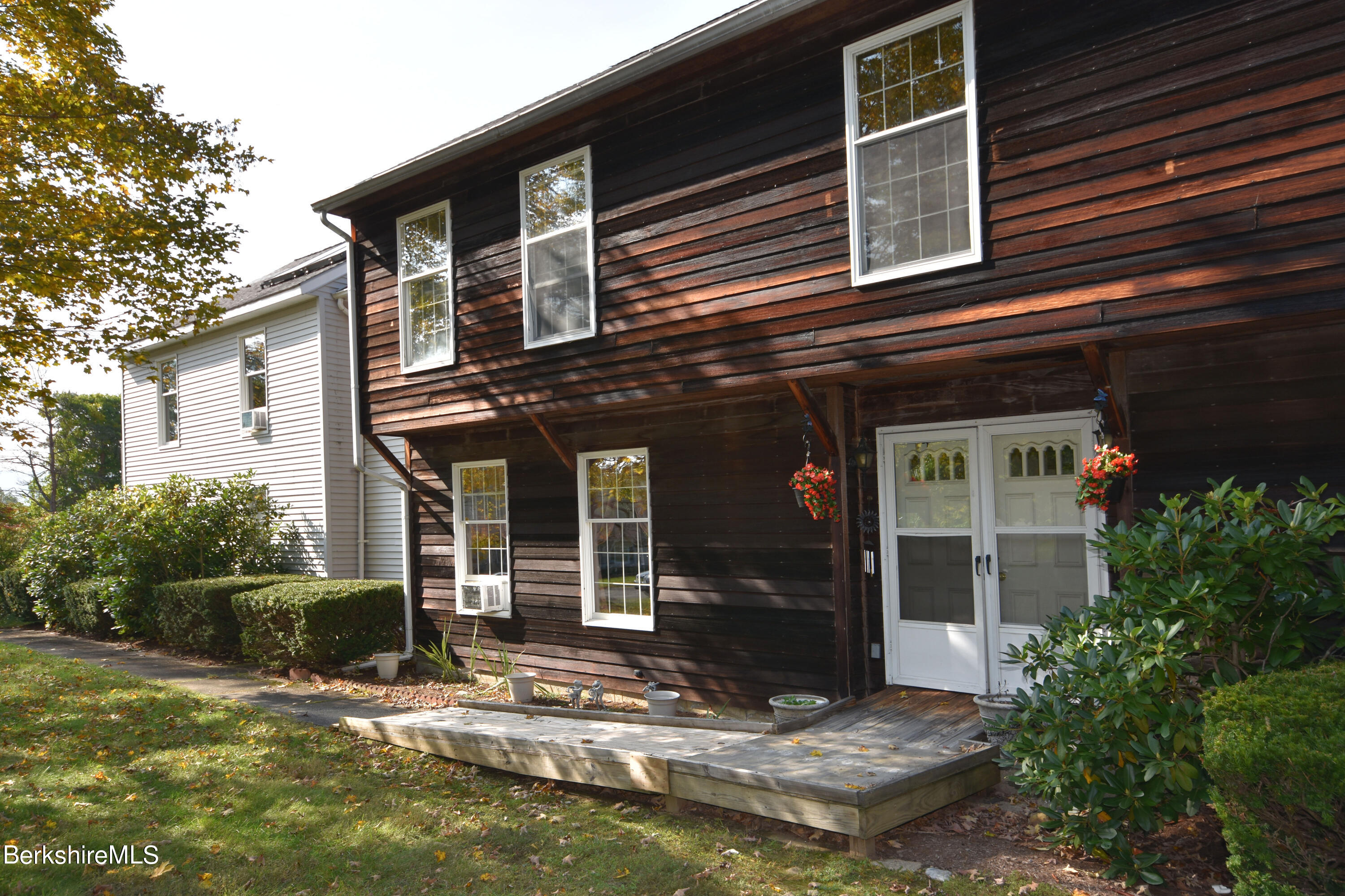 131 Wilshire Dr, Cheshire, Massachusetts image 9