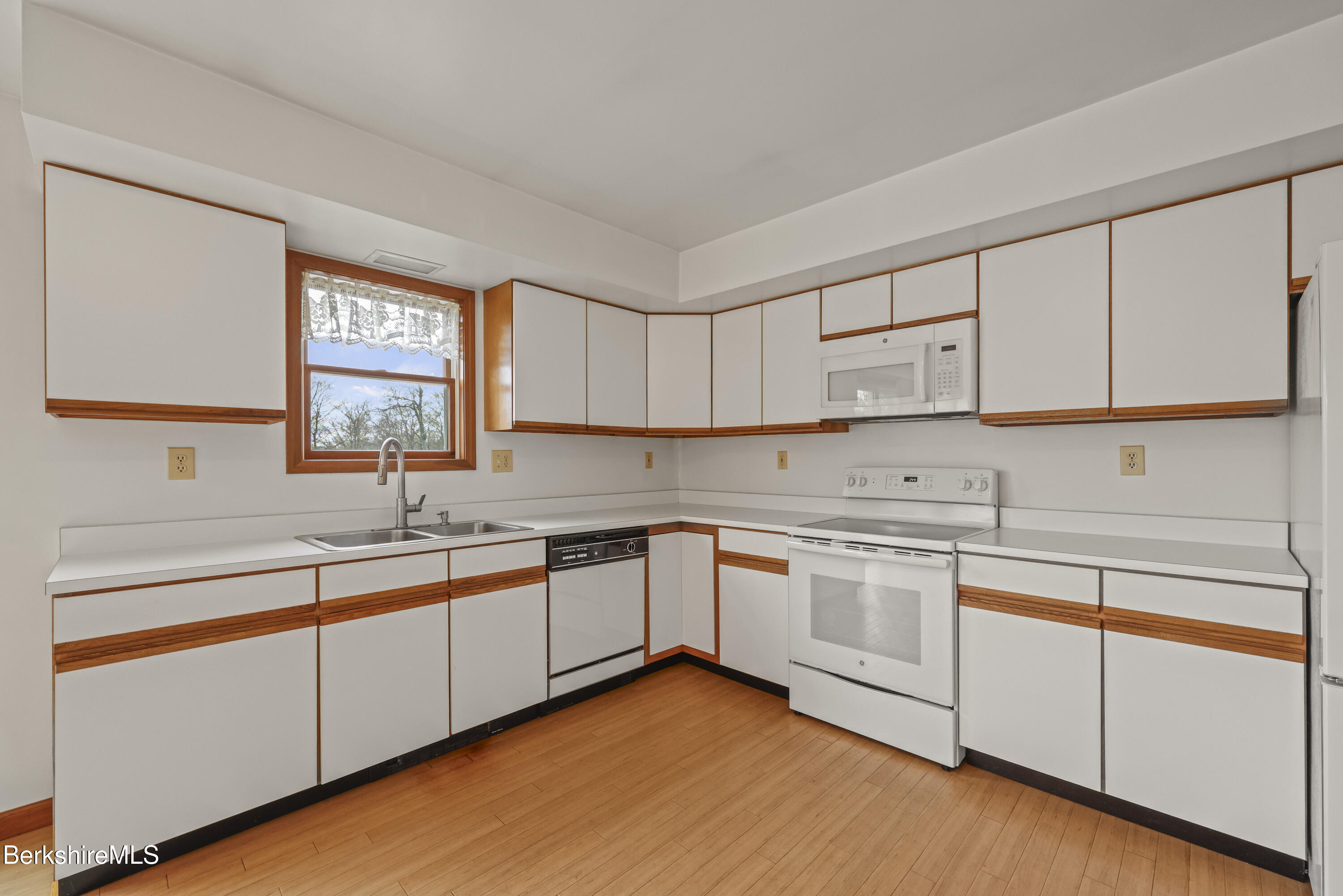470 Peru Rd, Windsor, Massachusetts image 3
