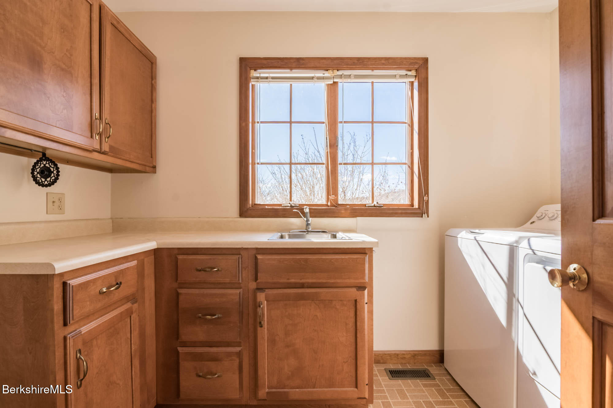 1166 Rannapo Rd, Sheffield, Massachusetts image 24