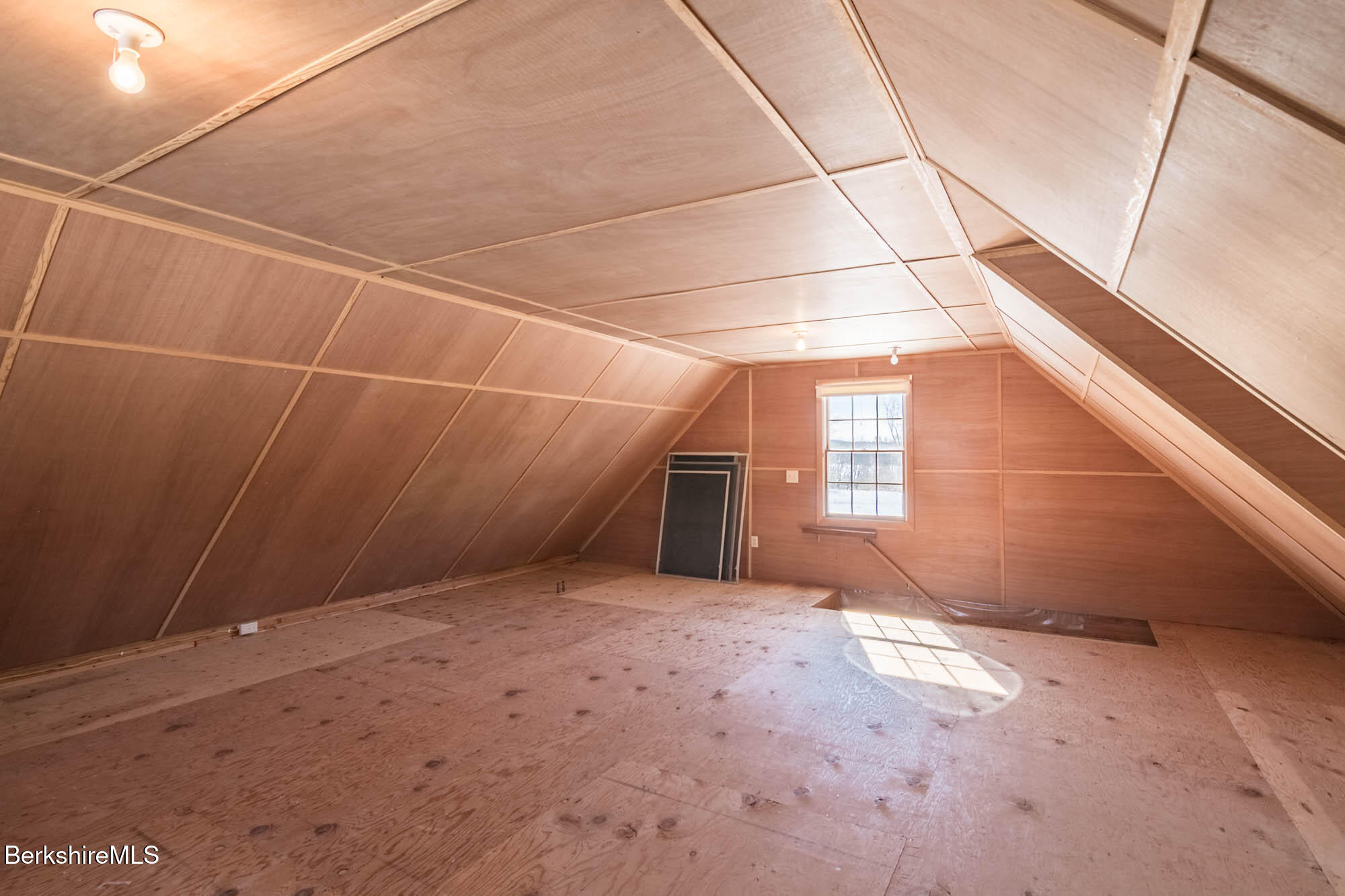 1166 Rannapo Rd, Sheffield, Massachusetts image 32