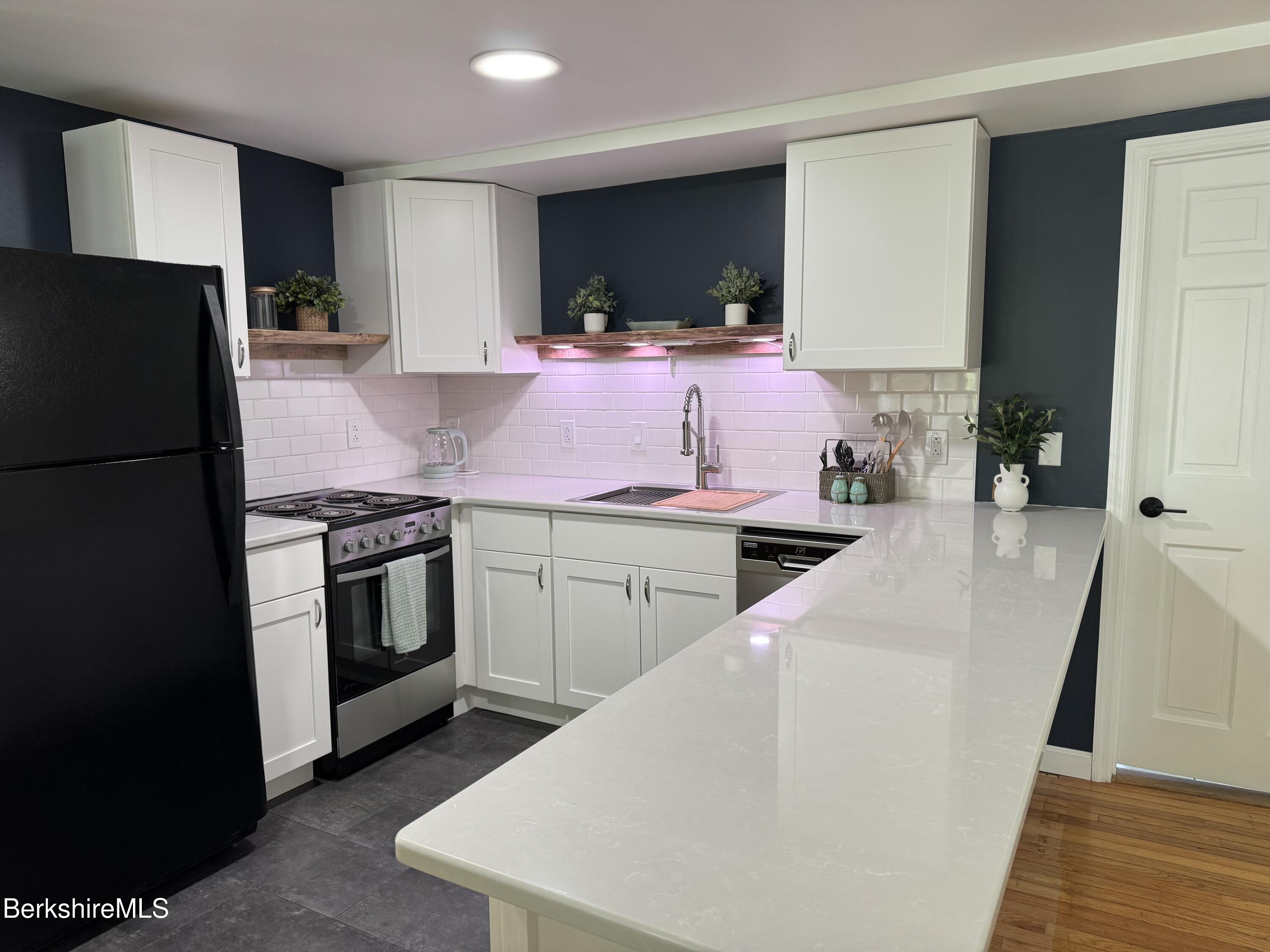 129 Shore Rd, Richmond, Massachusetts image 3