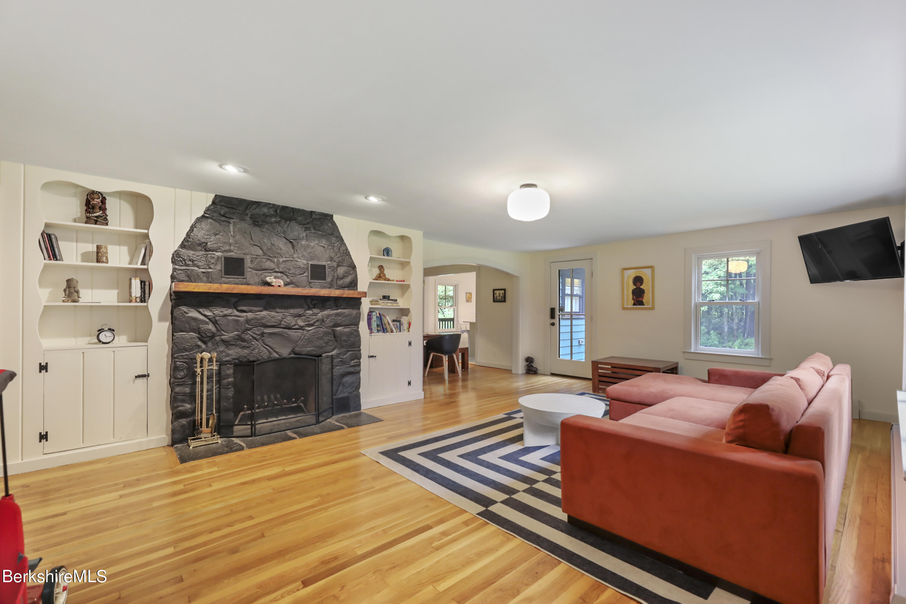 Norfolk, Connecticut 06058, United States, 4 Bedrooms Bedrooms, ,2 BathroomsBathrooms,Residential,Active,62986