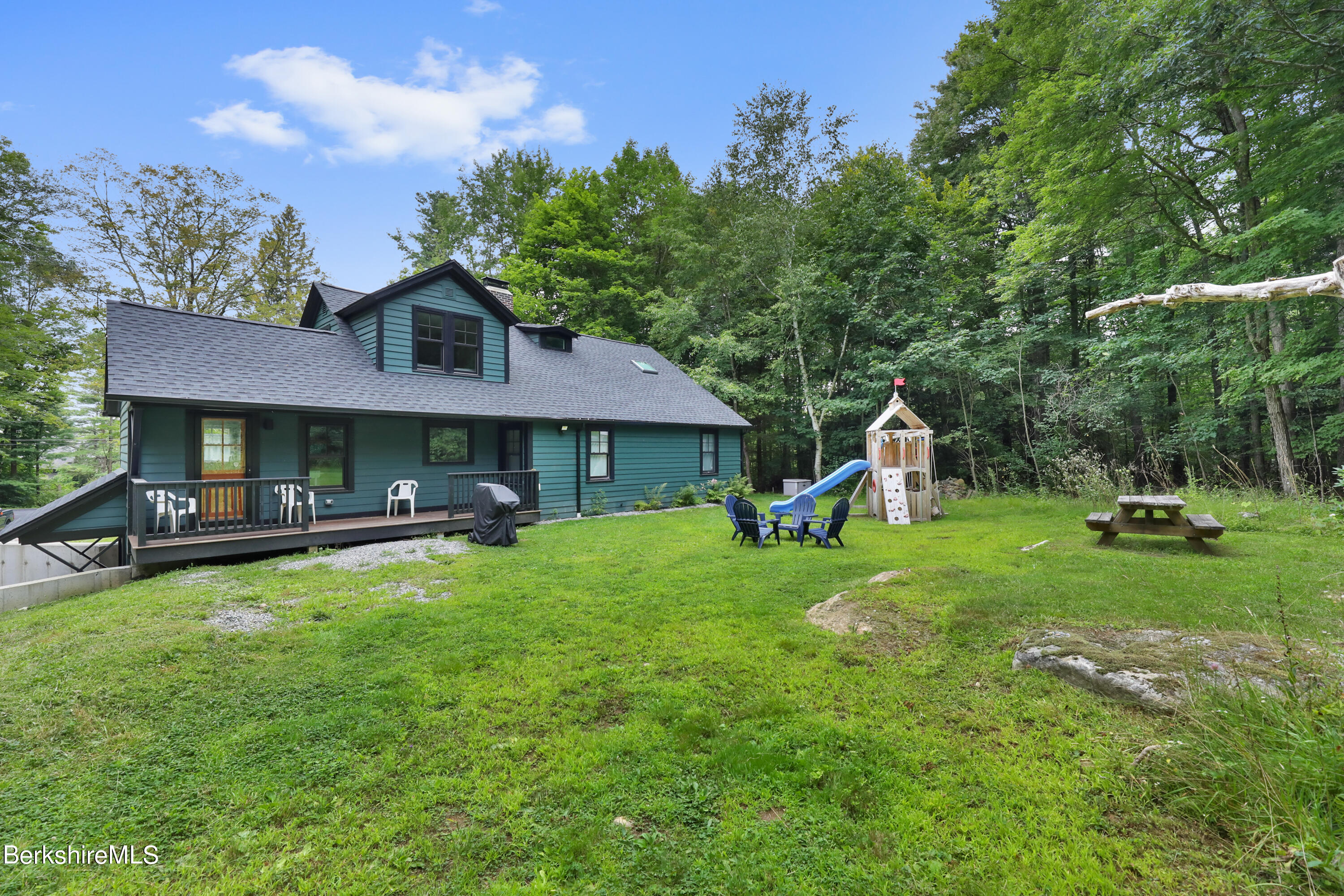Norfolk, Connecticut 06058, United States, 4 Bedrooms Bedrooms, ,2 BathroomsBathrooms,Residential,Active,62986
