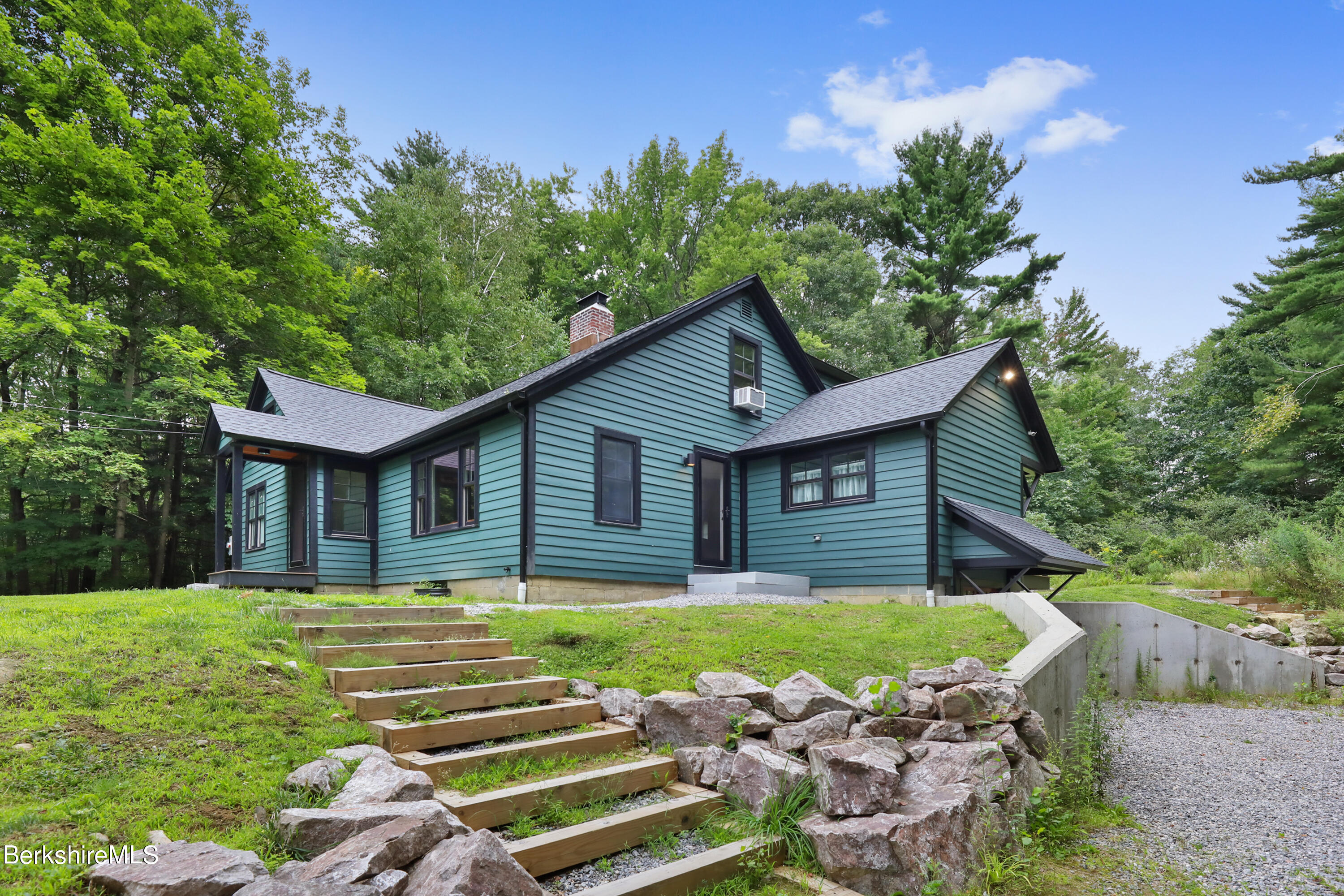 Norfolk, Connecticut 06058, United States, 4 Bedrooms Bedrooms, ,2 BathroomsBathrooms,Residential,Active,62986