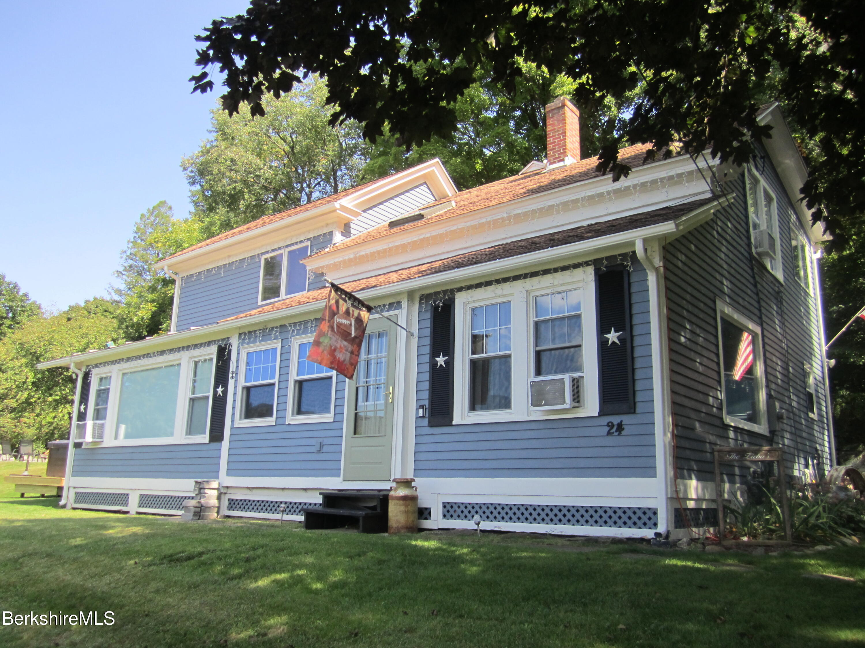 24 Turners Ave, Adams, Massachusetts image 1