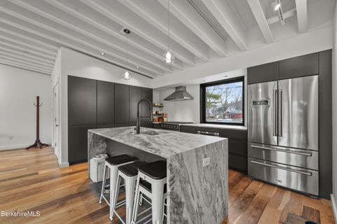 Homes For Sale - 87 Maple St<br/> Williamstown, MA 01267