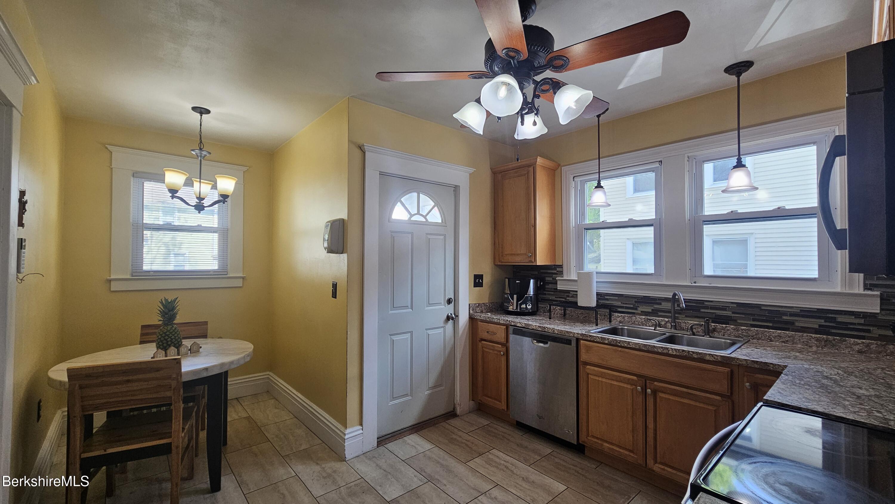 79 Marsden St, Springfield, Massachusetts image 16