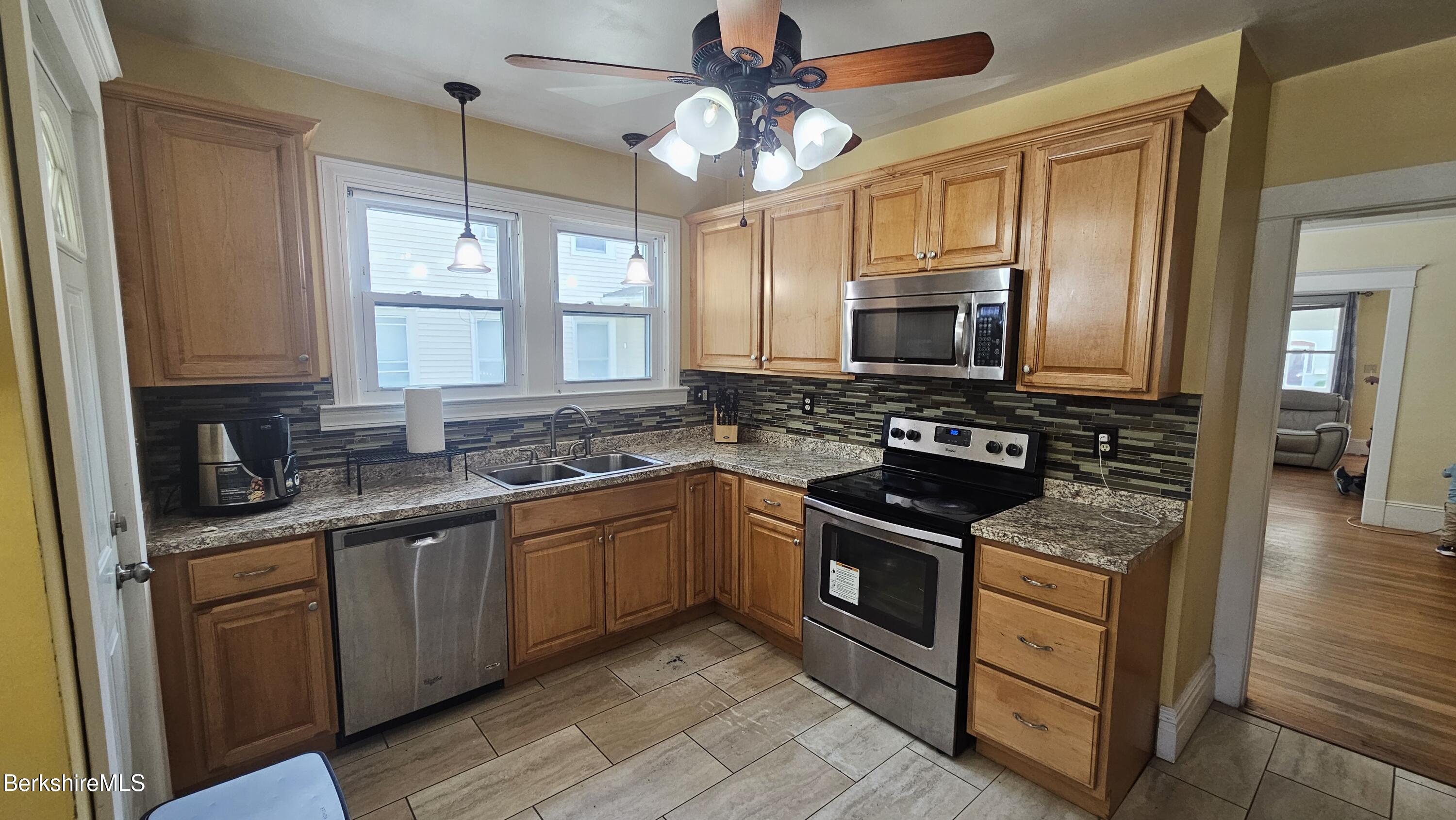 79 Marsden St, Springfield, Massachusetts image 15