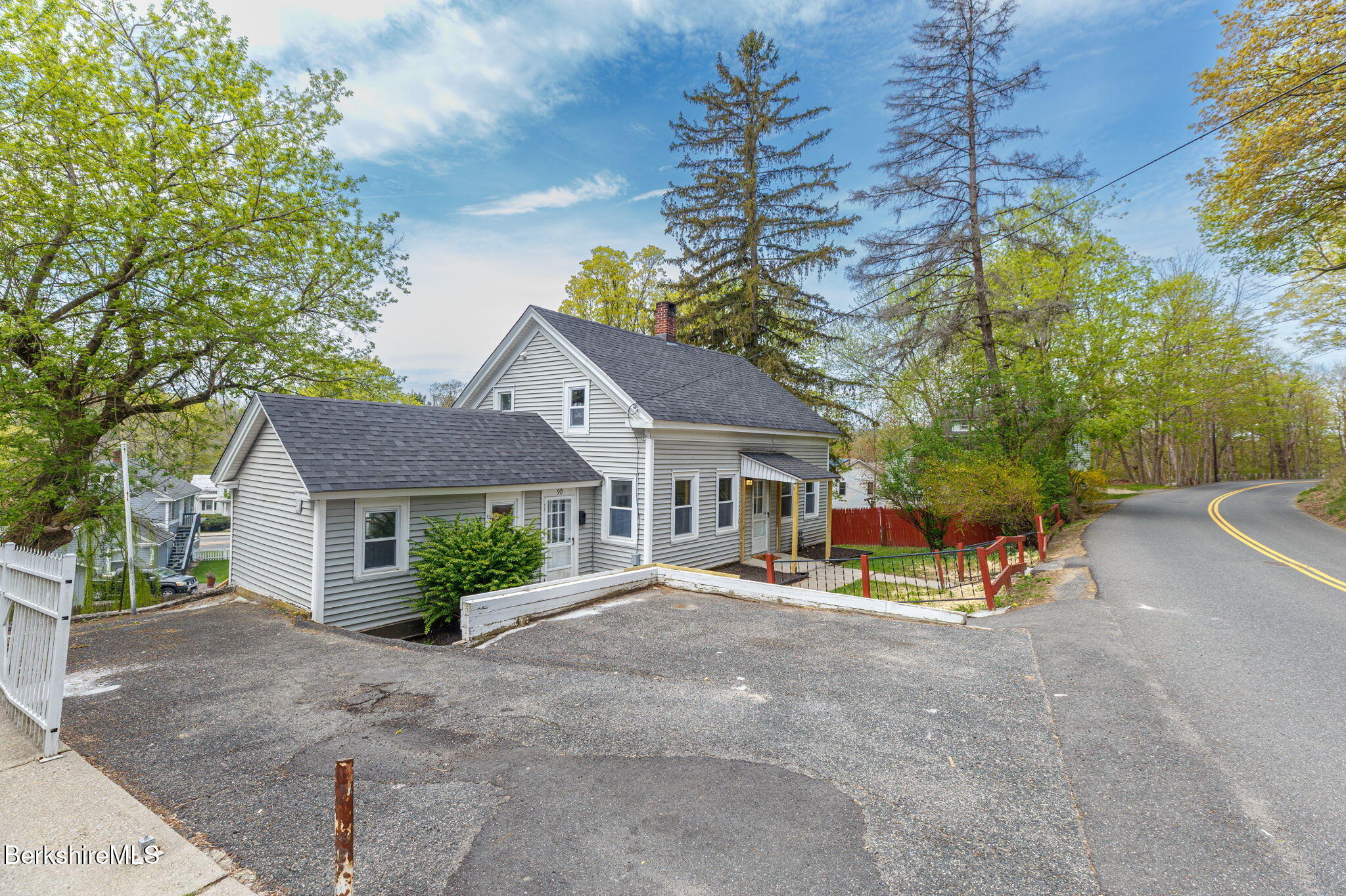 90 Maple St, Lee, Massachusetts image 4