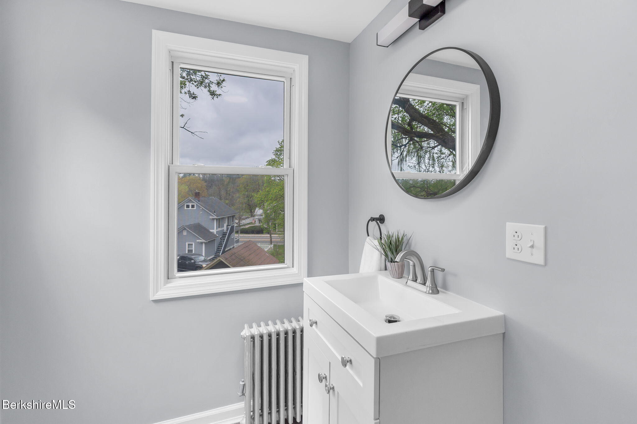 90 Maple St, Lee, Massachusetts image 12