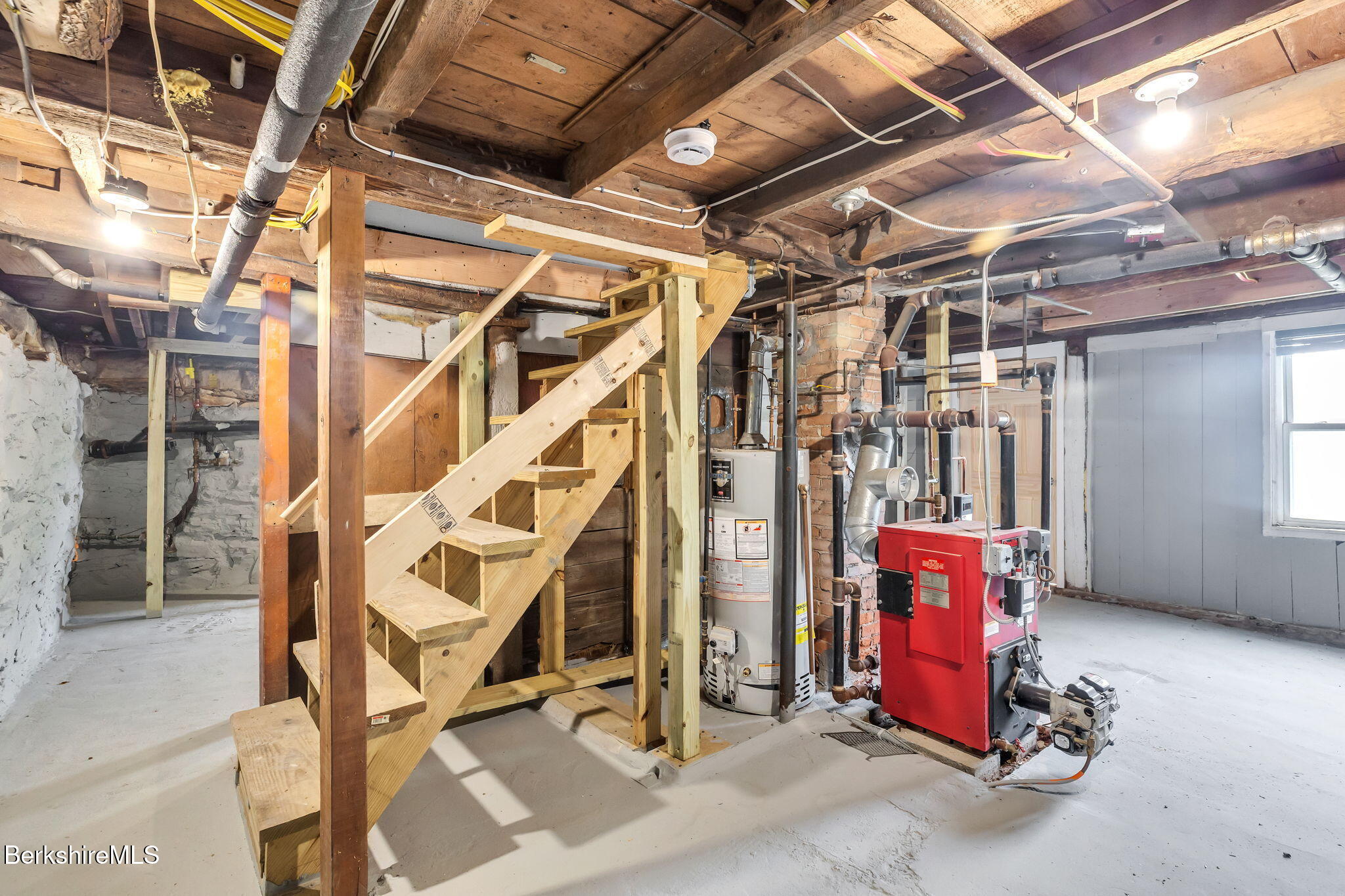90 Maple St, Lee, Massachusetts image 24