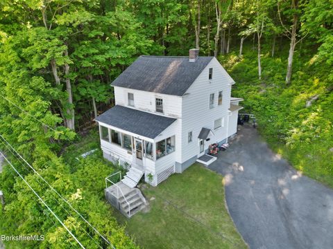 Homes For Sale - 281 Walnut St<br/> North Adams, MA 01247