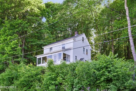 Homes For Sale - 281 Walnut St<br/> North Adams, MA 01247