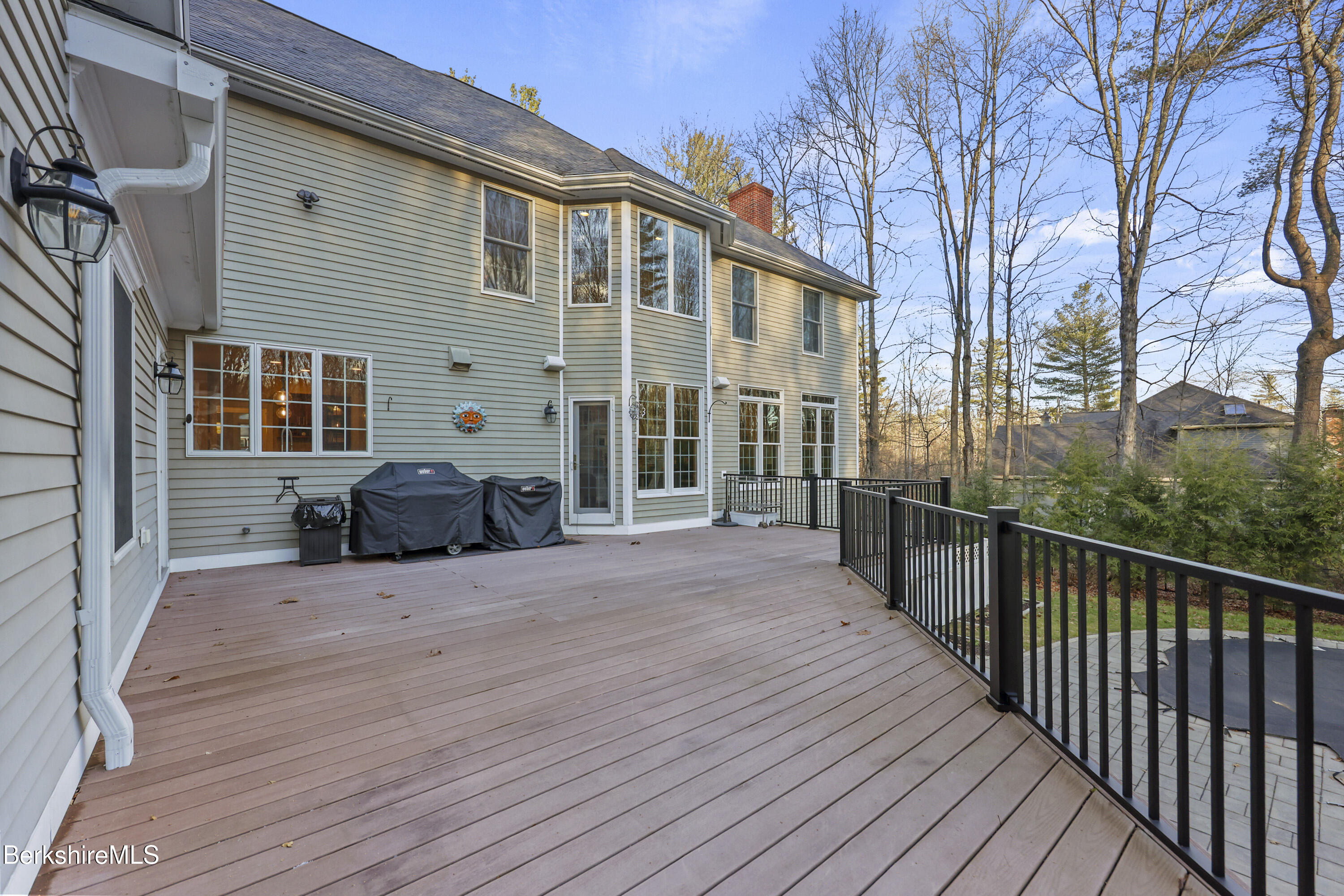 Pittsfield, Massachusetts 01201, United States, 5 Bedrooms Bedrooms, ,5 BathroomsBathrooms,Residential,Active,248806