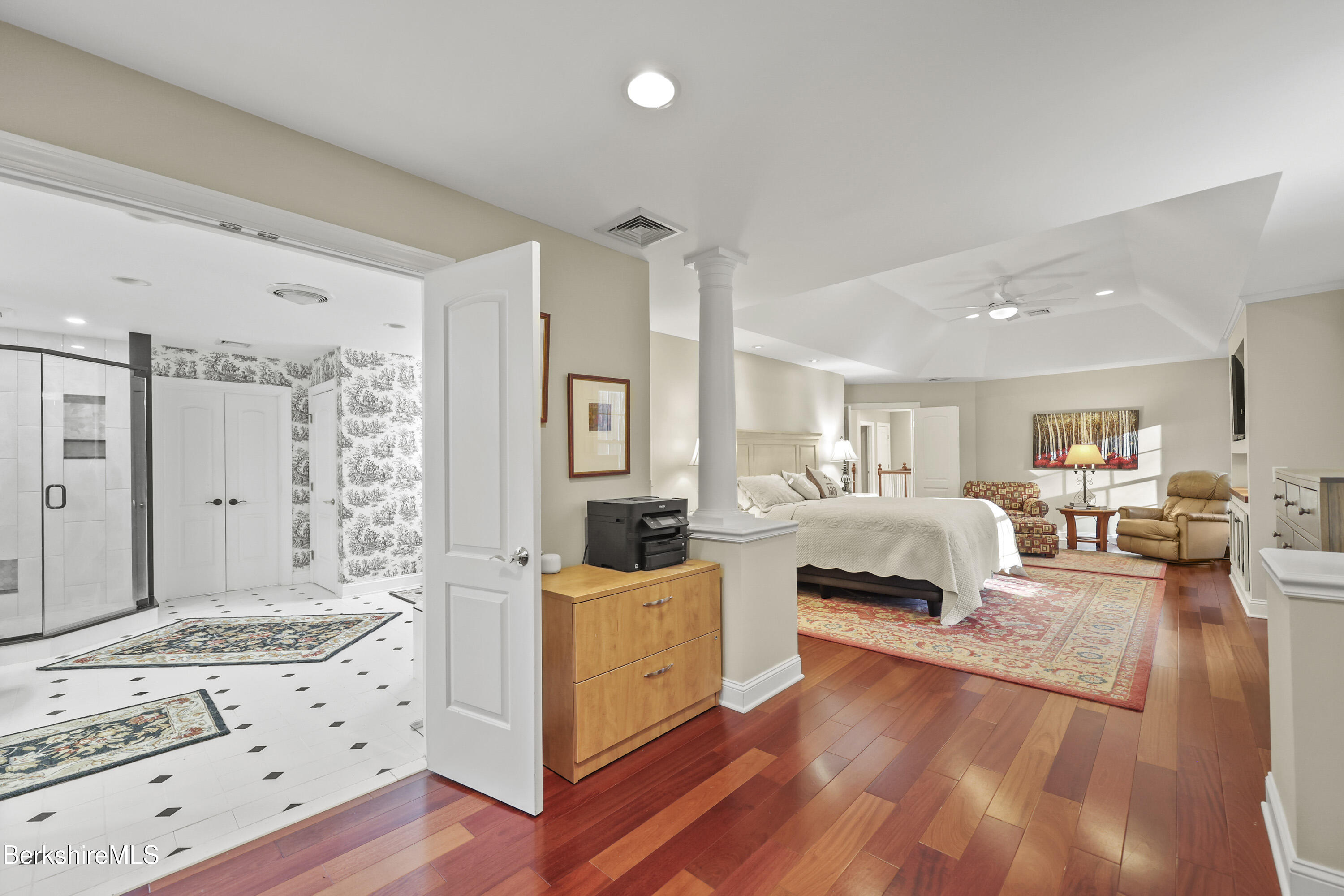 Pittsfield, Massachusetts 01201, United States, 5 Bedrooms Bedrooms, ,5 BathroomsBathrooms,Residential,Active,248806