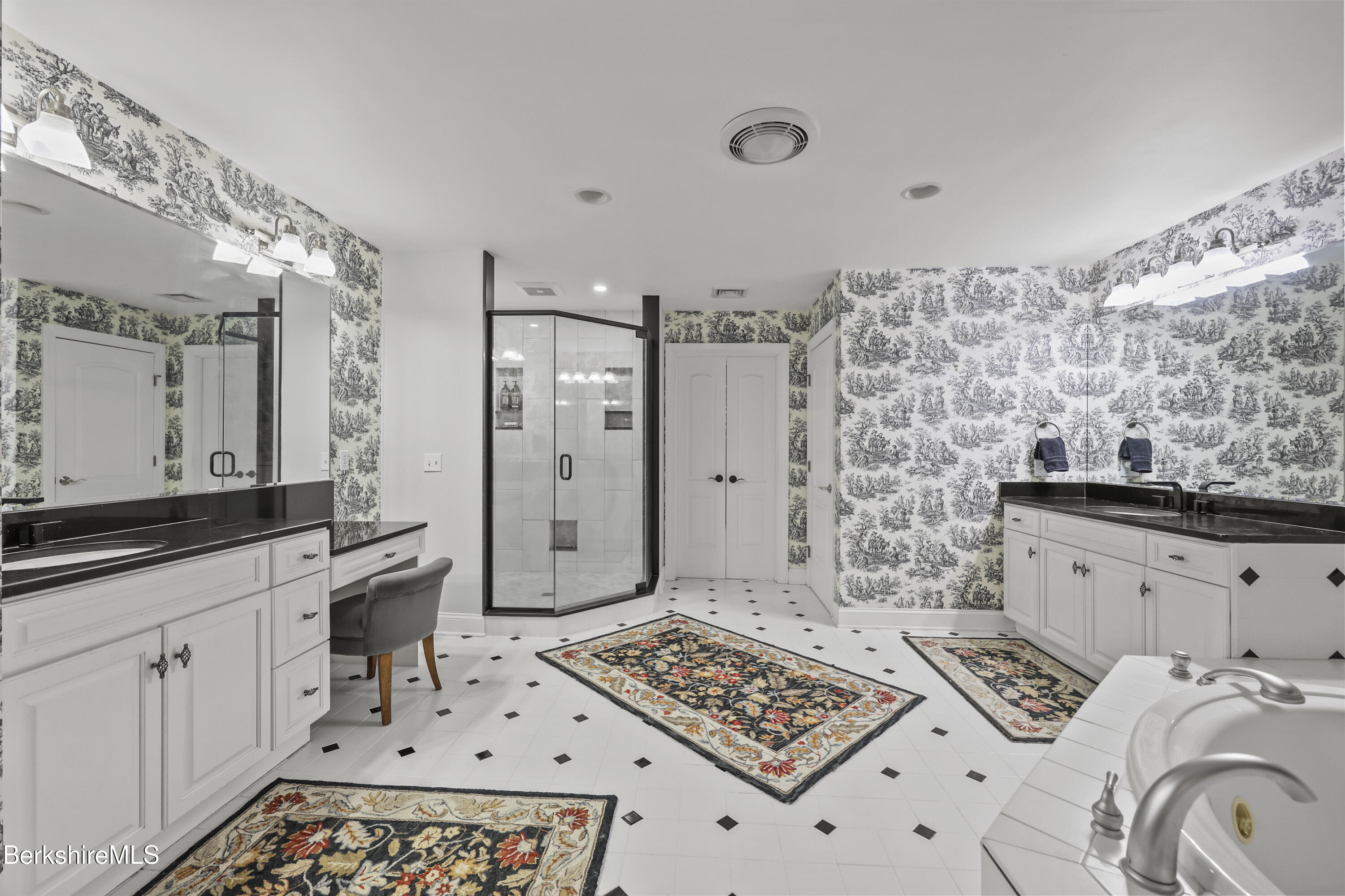 Pittsfield, Massachusetts 01201, United States, 5 Bedrooms Bedrooms, ,5 BathroomsBathrooms,Residential,Active,248806