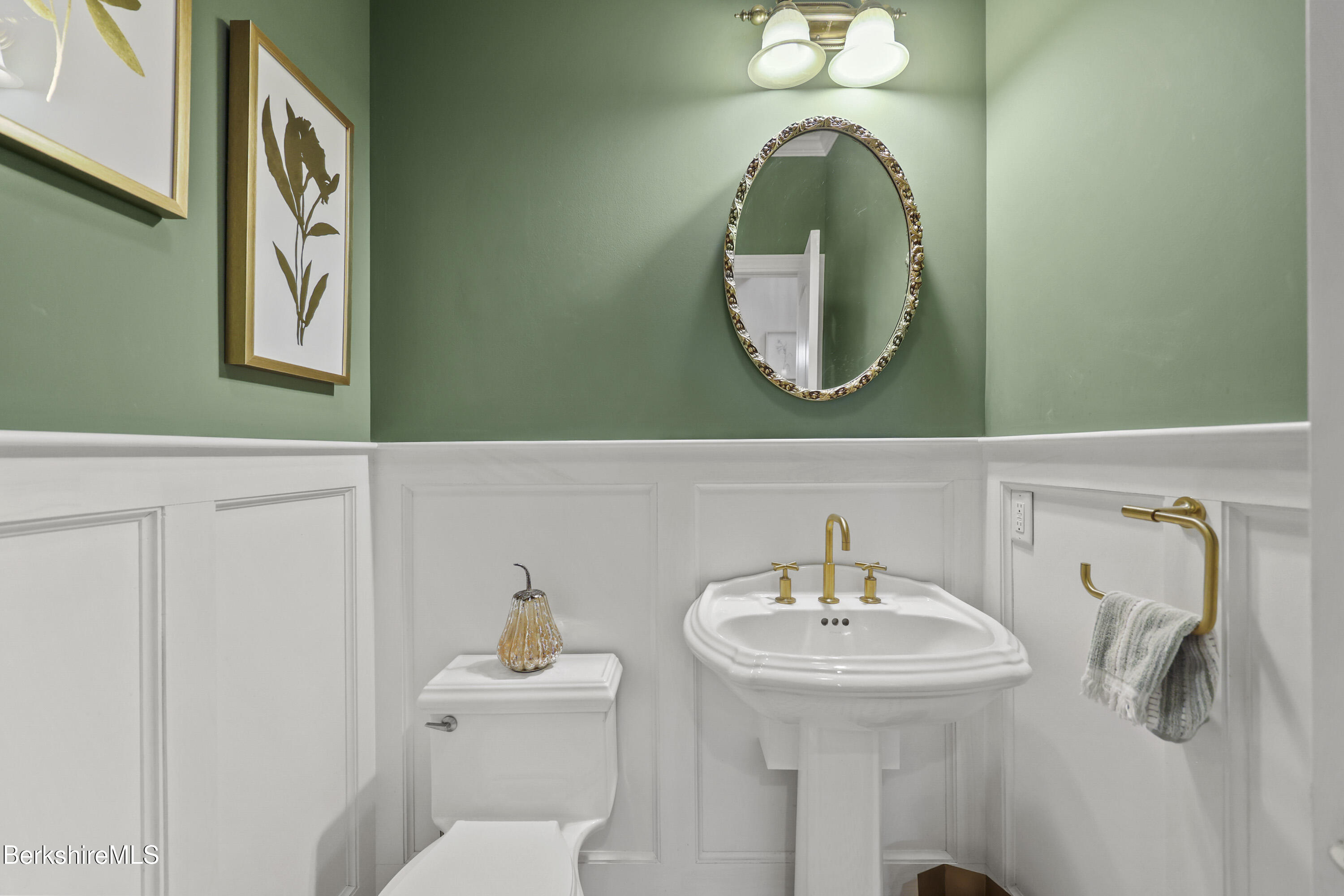 Pittsfield, Massachusetts 01201, United States, 5 Bedrooms Bedrooms, ,5 BathroomsBathrooms,Residential,Active,248806