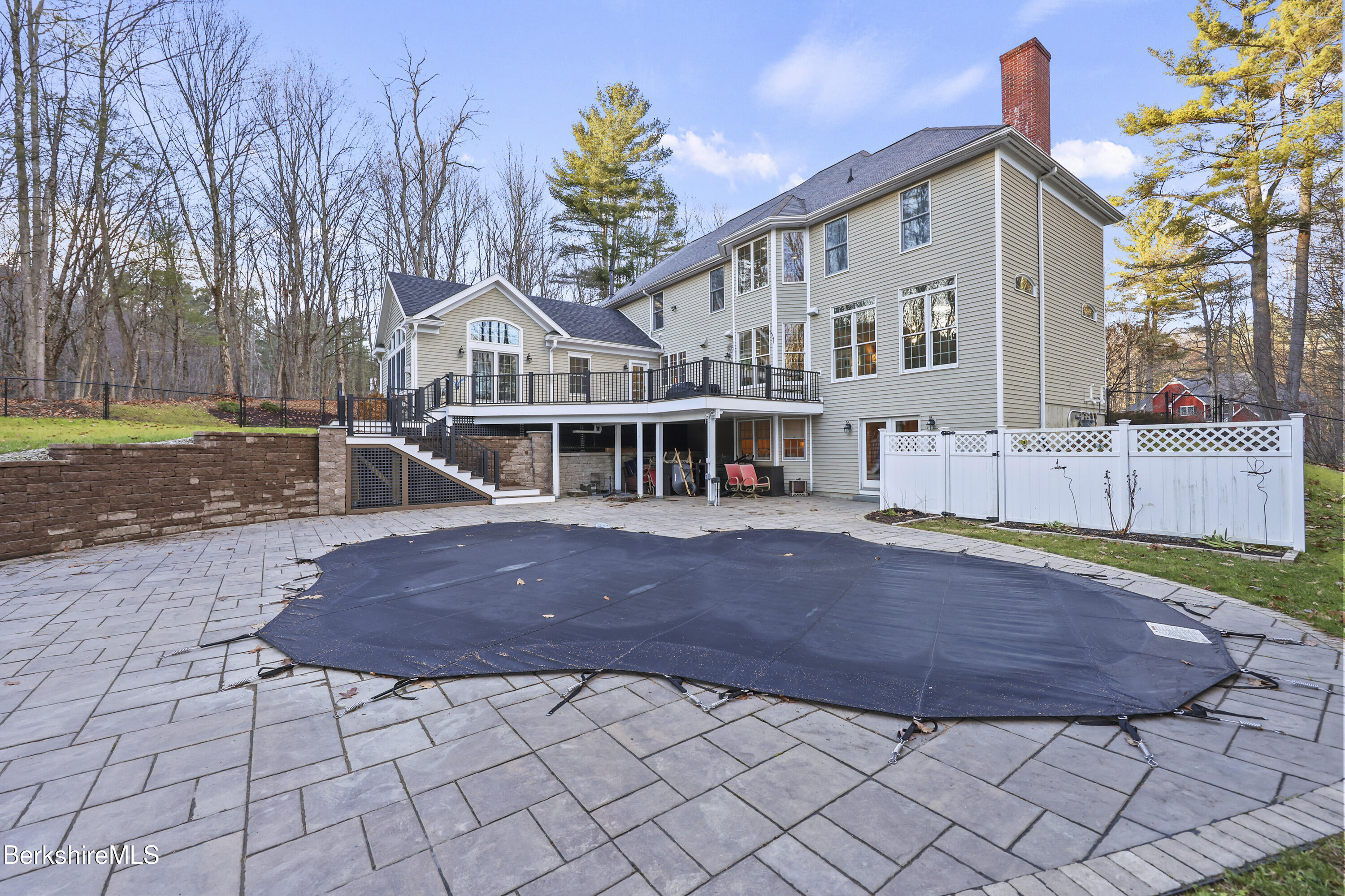 Pittsfield, Massachusetts 01201, United States, 5 Bedrooms Bedrooms, ,5 BathroomsBathrooms,Residential,Active,248806