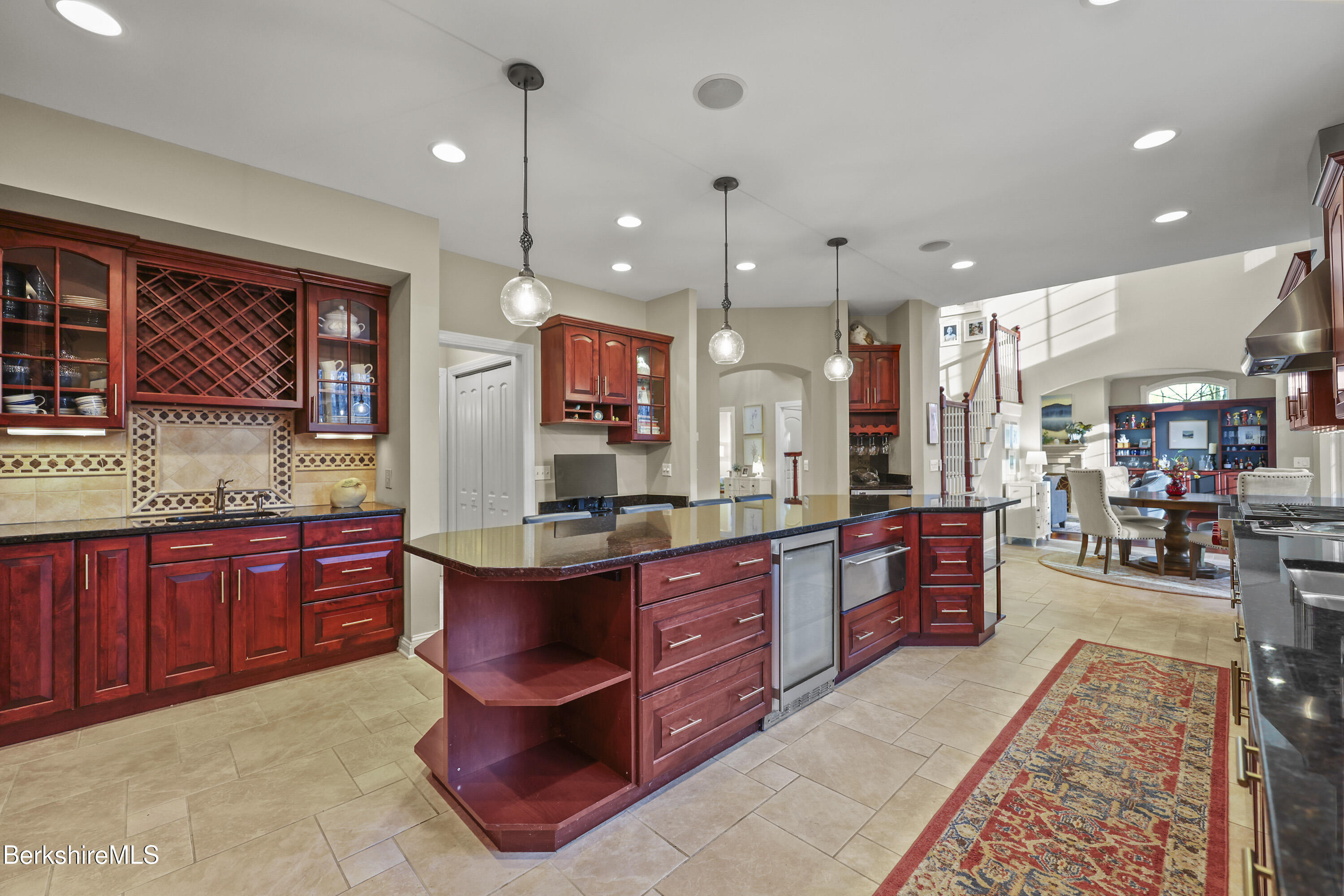 Pittsfield, Massachusetts 01201, United States, 5 Bedrooms Bedrooms, ,5 BathroomsBathrooms,Residential,Active,248806