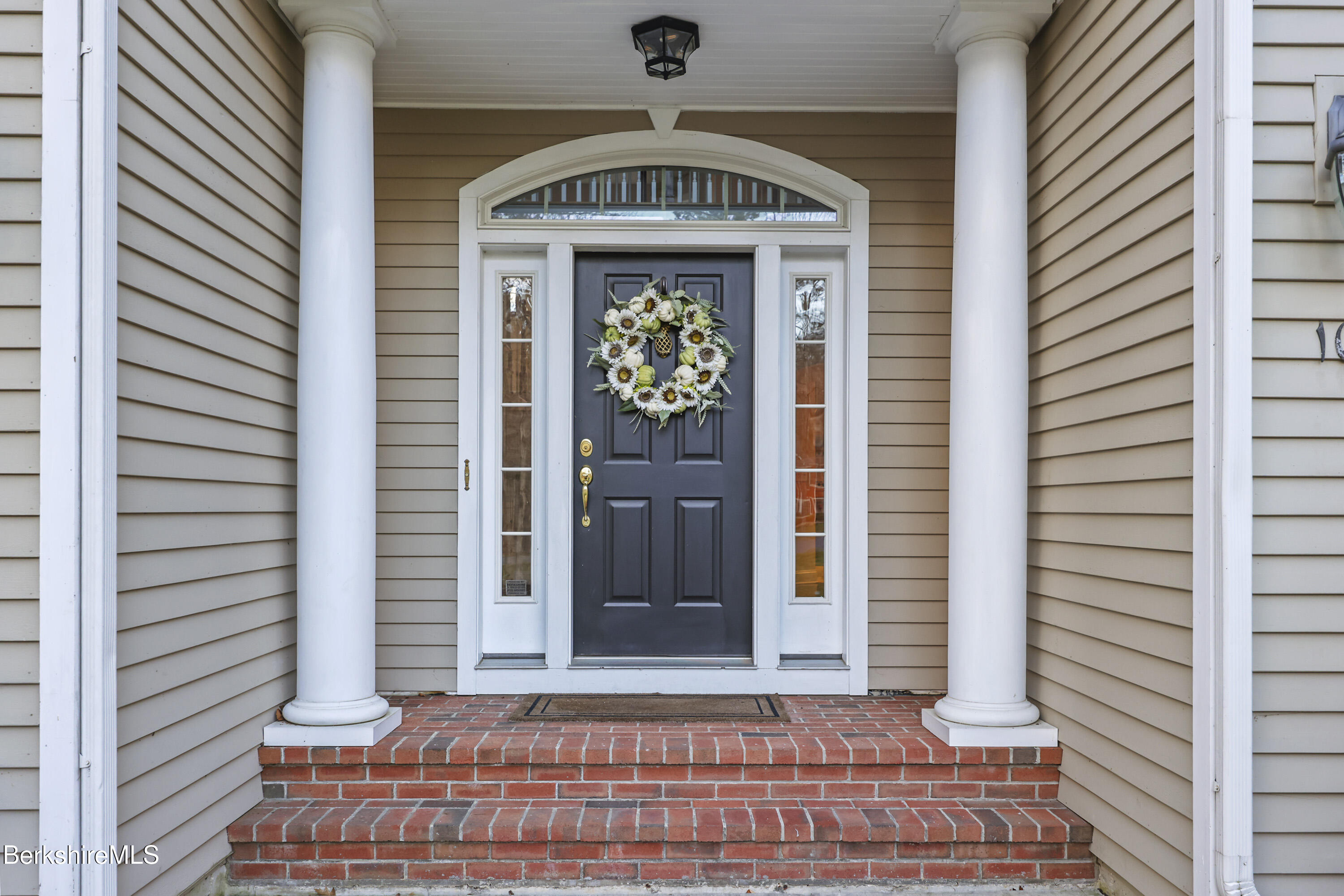 Pittsfield, Massachusetts 01201, United States, 5 Bedrooms Bedrooms, ,5 BathroomsBathrooms,Residential,Active,248806