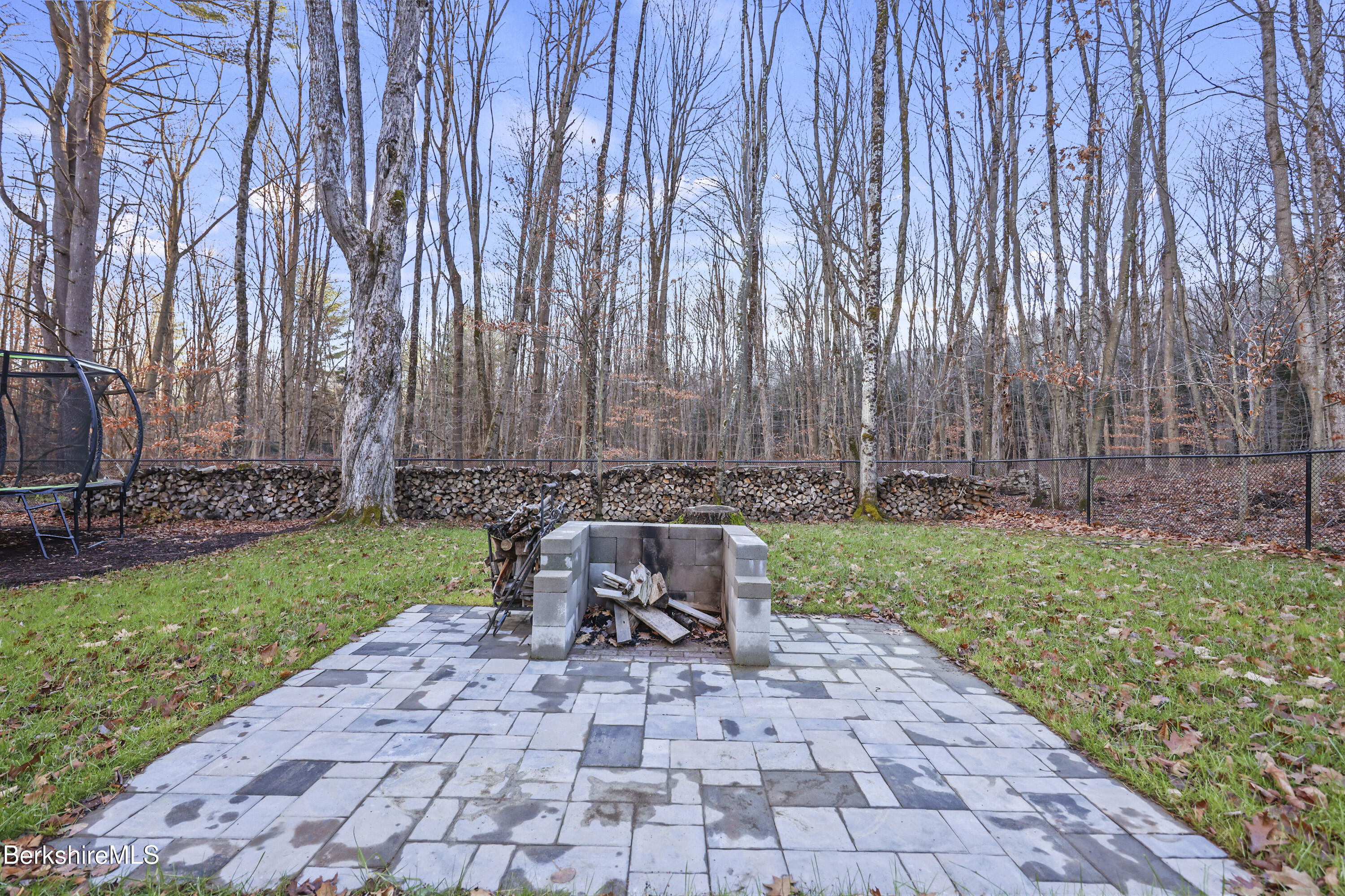 Pittsfield, Massachusetts 01201, United States, 5 Bedrooms Bedrooms, ,5 BathroomsBathrooms,Residential,Active,248806