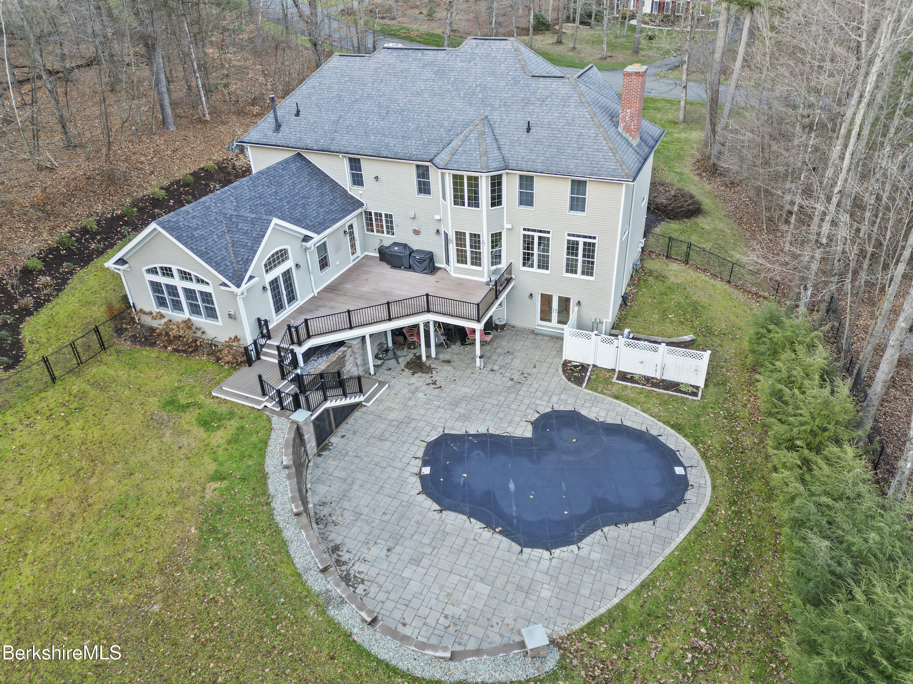 Pittsfield, Massachusetts 01201, United States, 5 Bedrooms Bedrooms, ,5 BathroomsBathrooms,Residential,Active,248806