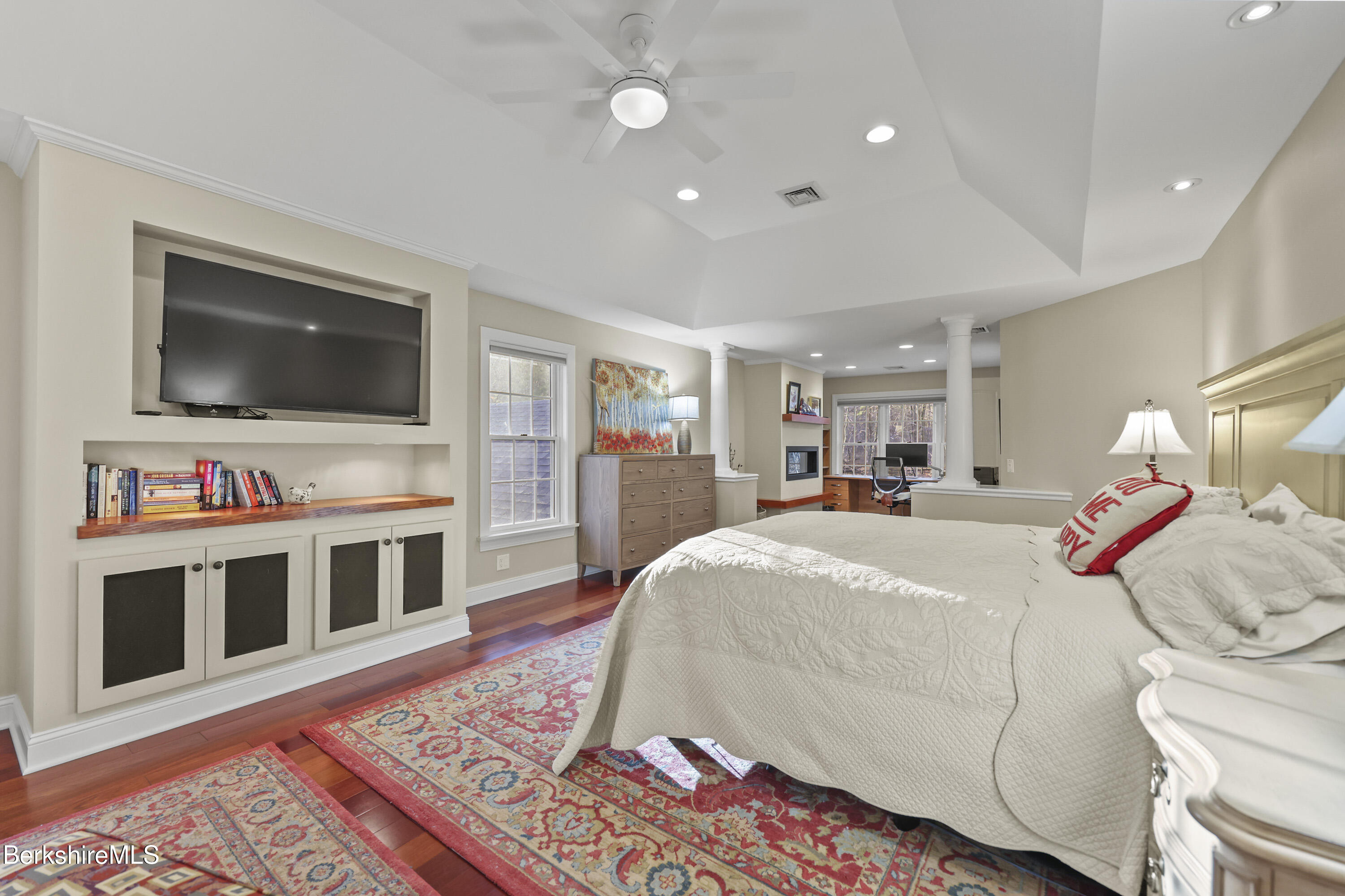 Pittsfield, Massachusetts 01201, United States, 5 Bedrooms Bedrooms, ,5 BathroomsBathrooms,Residential,Active,248806