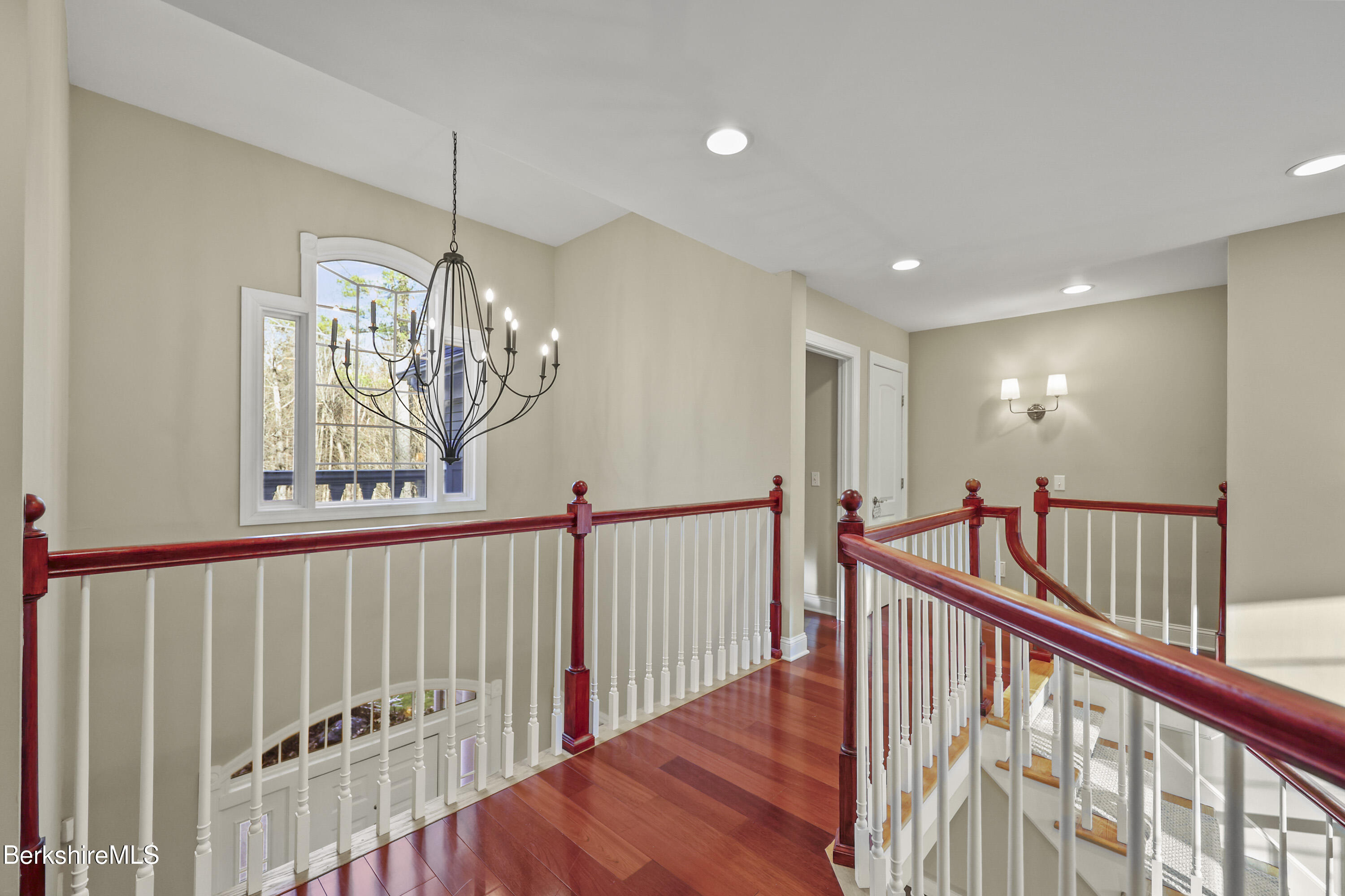 Pittsfield, Massachusetts 01201, United States, 5 Bedrooms Bedrooms, ,5 BathroomsBathrooms,Residential,Active,248806